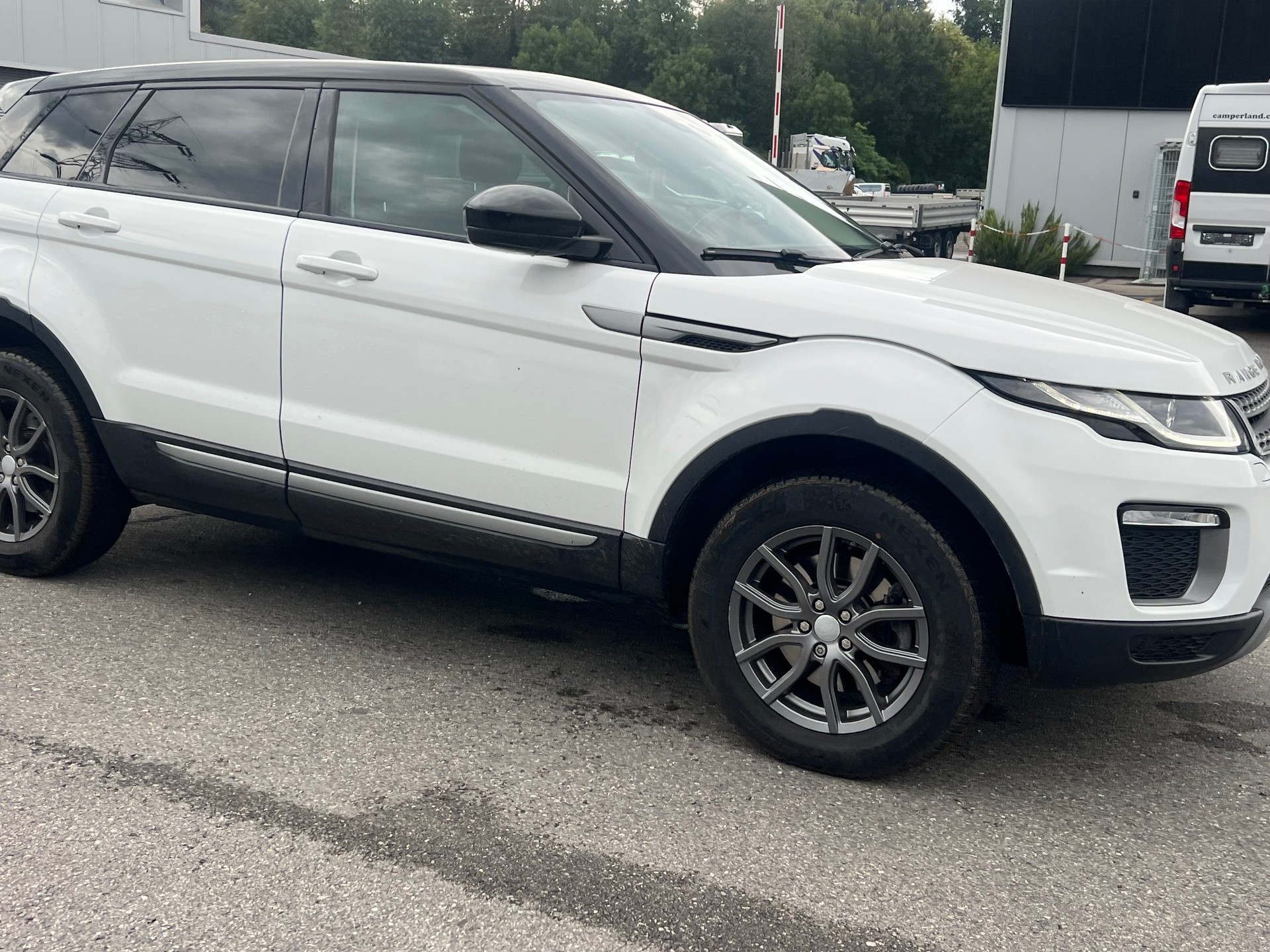 LAND ROVER Range Rover Evoque 2.0 TD4 HSE-image-1