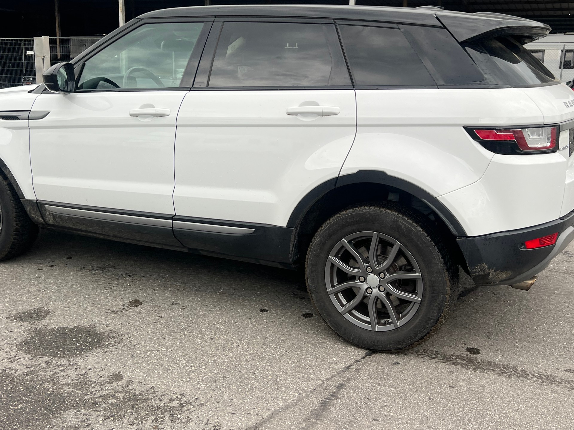 LAND ROVER Range Rover Evoque 2.0 TD4 HSE-image-6