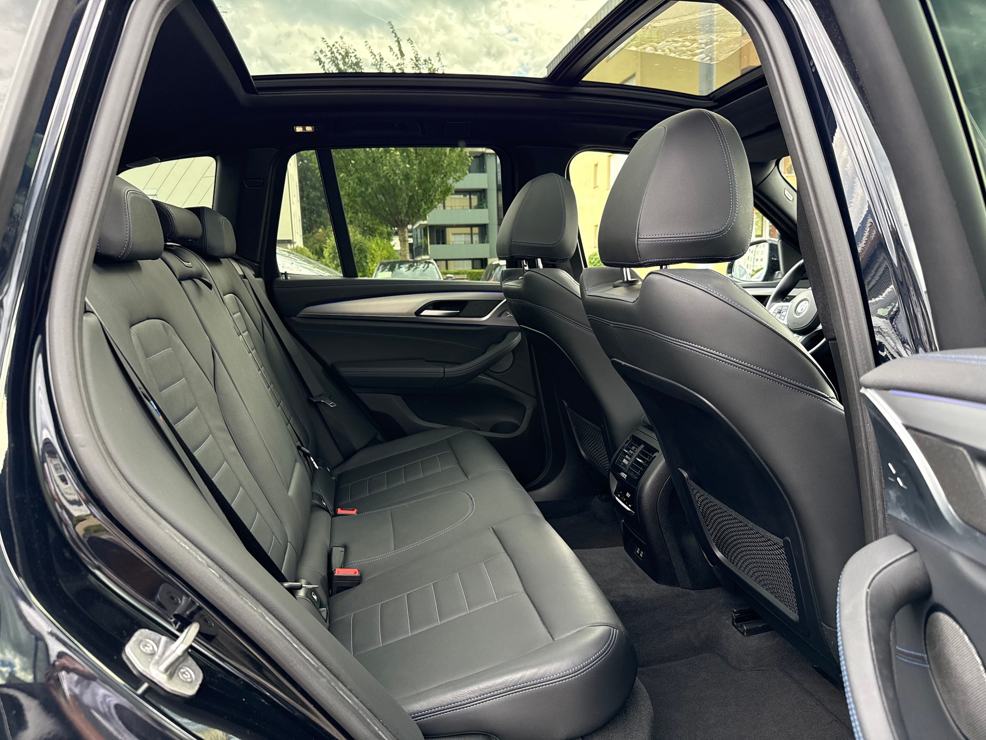 BMW X3 20d xDrive paddles *Traumausstattung*-image-16