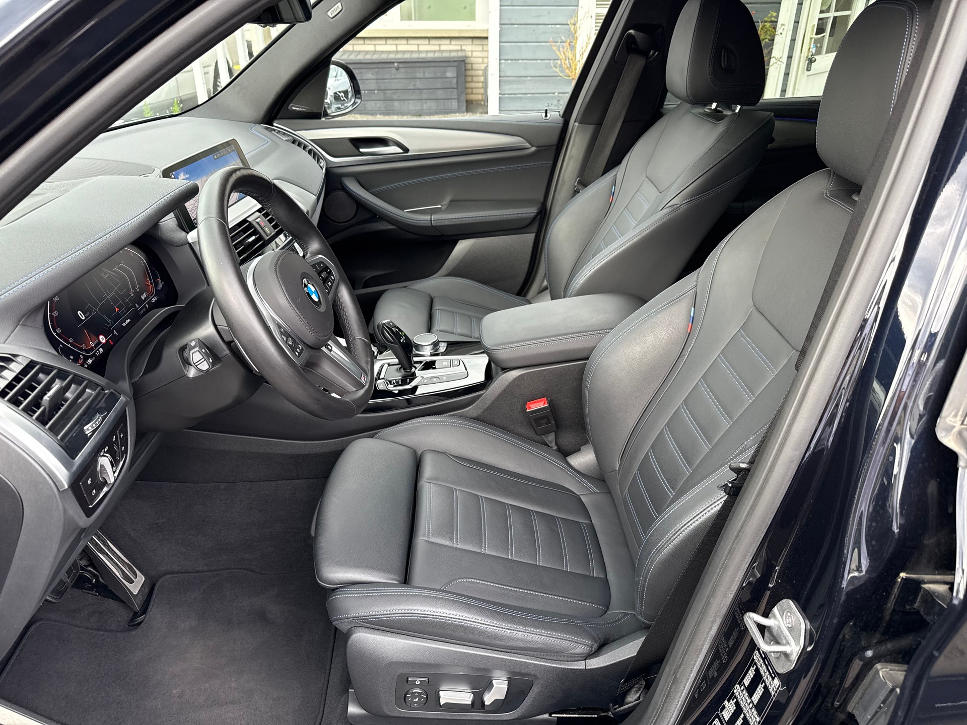 BMW X3 20d xDrive paddles *Traumausstattung*-image-9