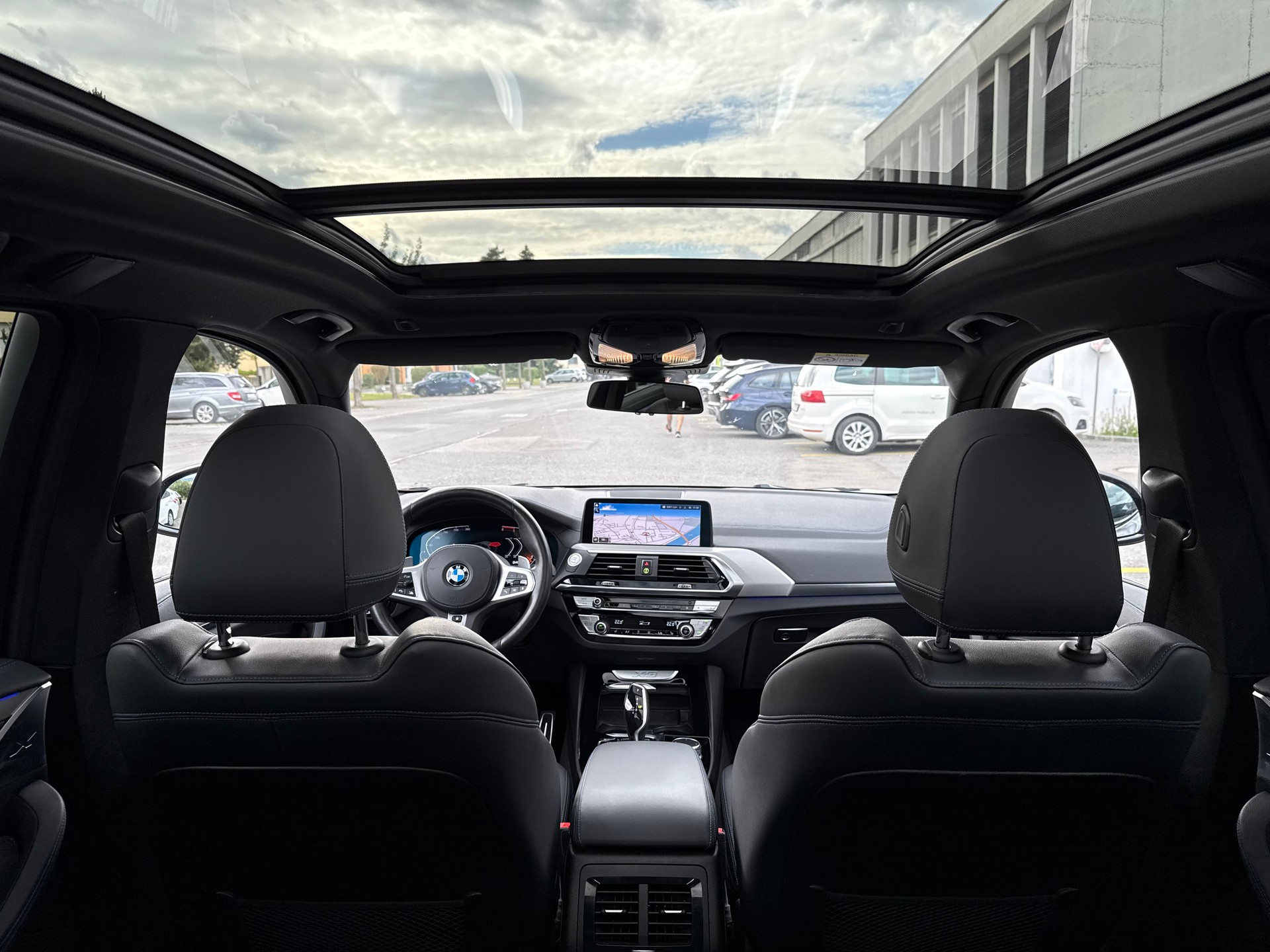BMW X3 20d xDrive paddles *Traumausstattung*-image-15