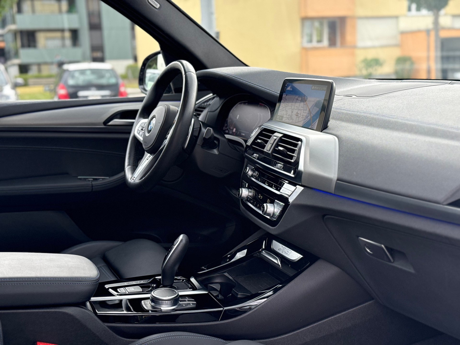 BMW X3 20d xDrive paddles *Traumausstattung*-image-20