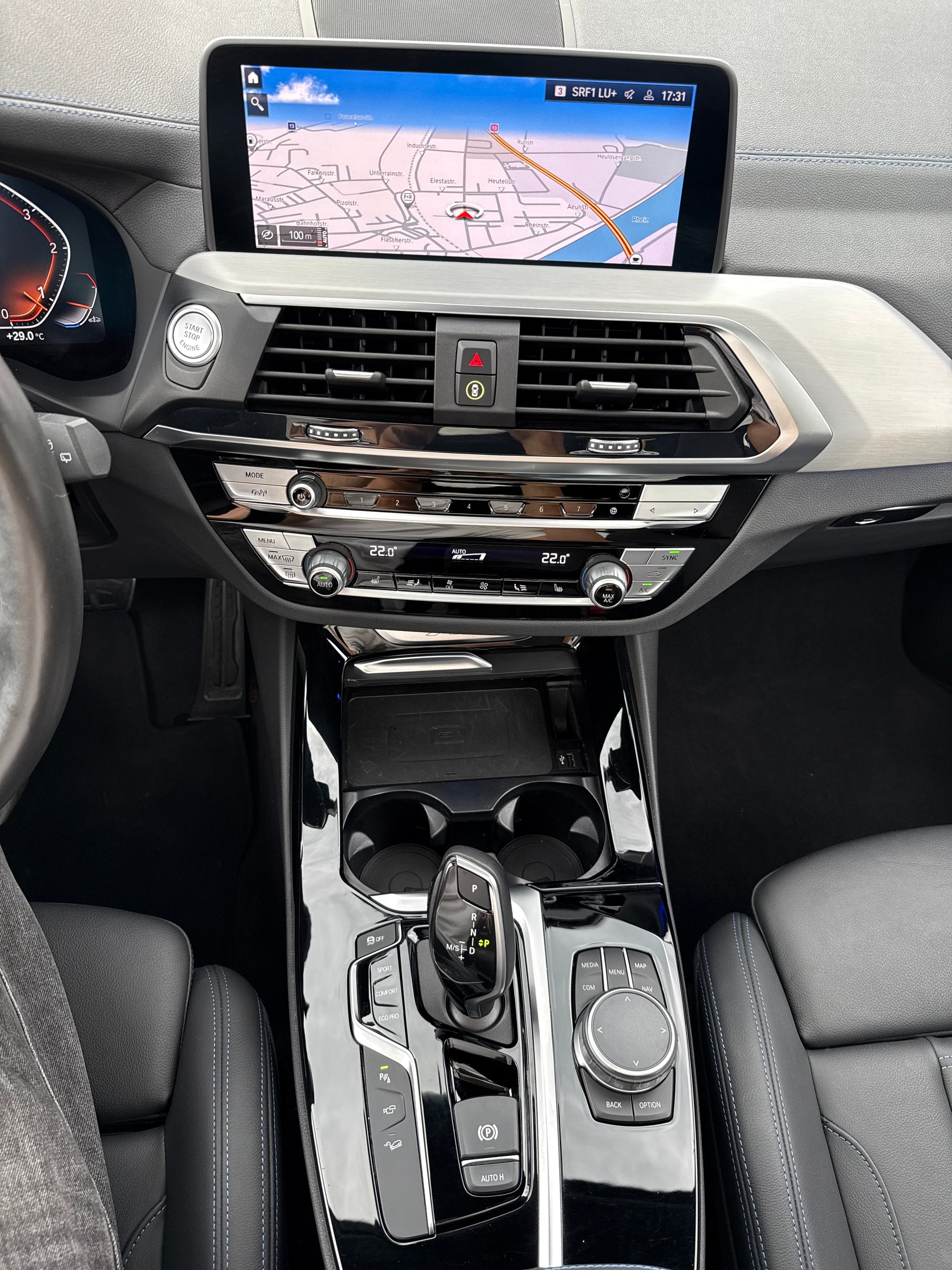 BMW X3 20d xDrive paddles *Traumausstattung*-image-22