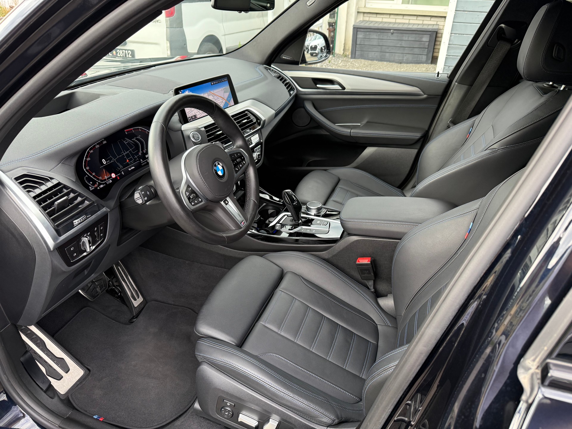 BMW X3 20d xDrive paddles *Traumausstattung*-image-8