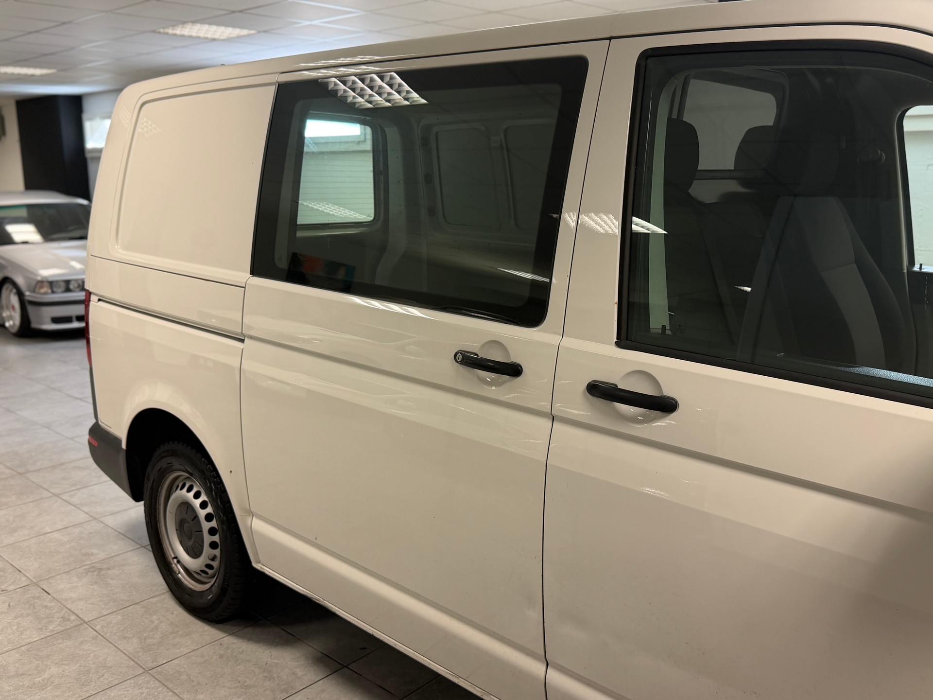 VW T6 2.0 TDI 4Motion-image-12
