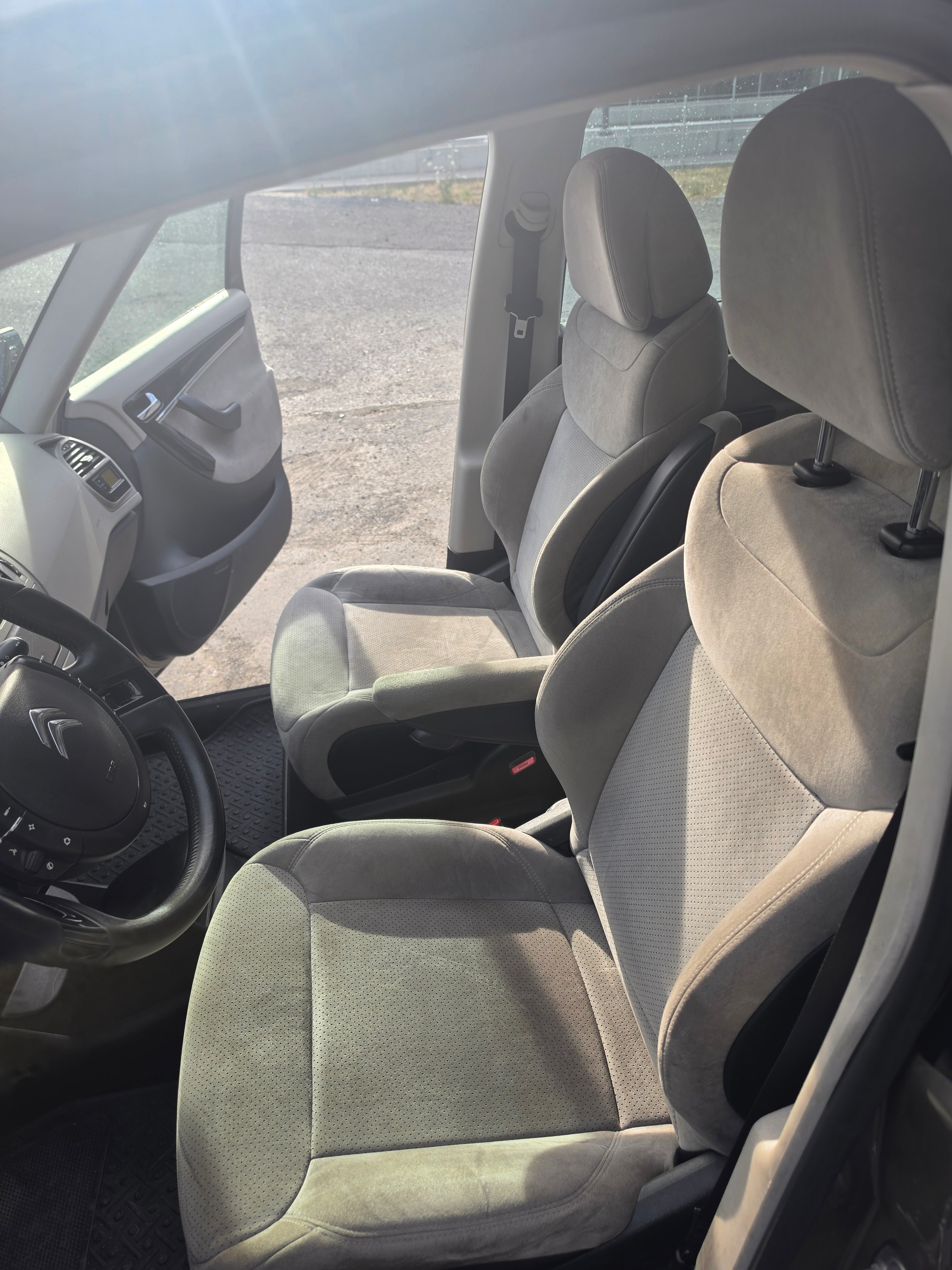 CITROEN Grand C4 Picasso 1.6i 16V Turbo Exclusive BMP6-image-8