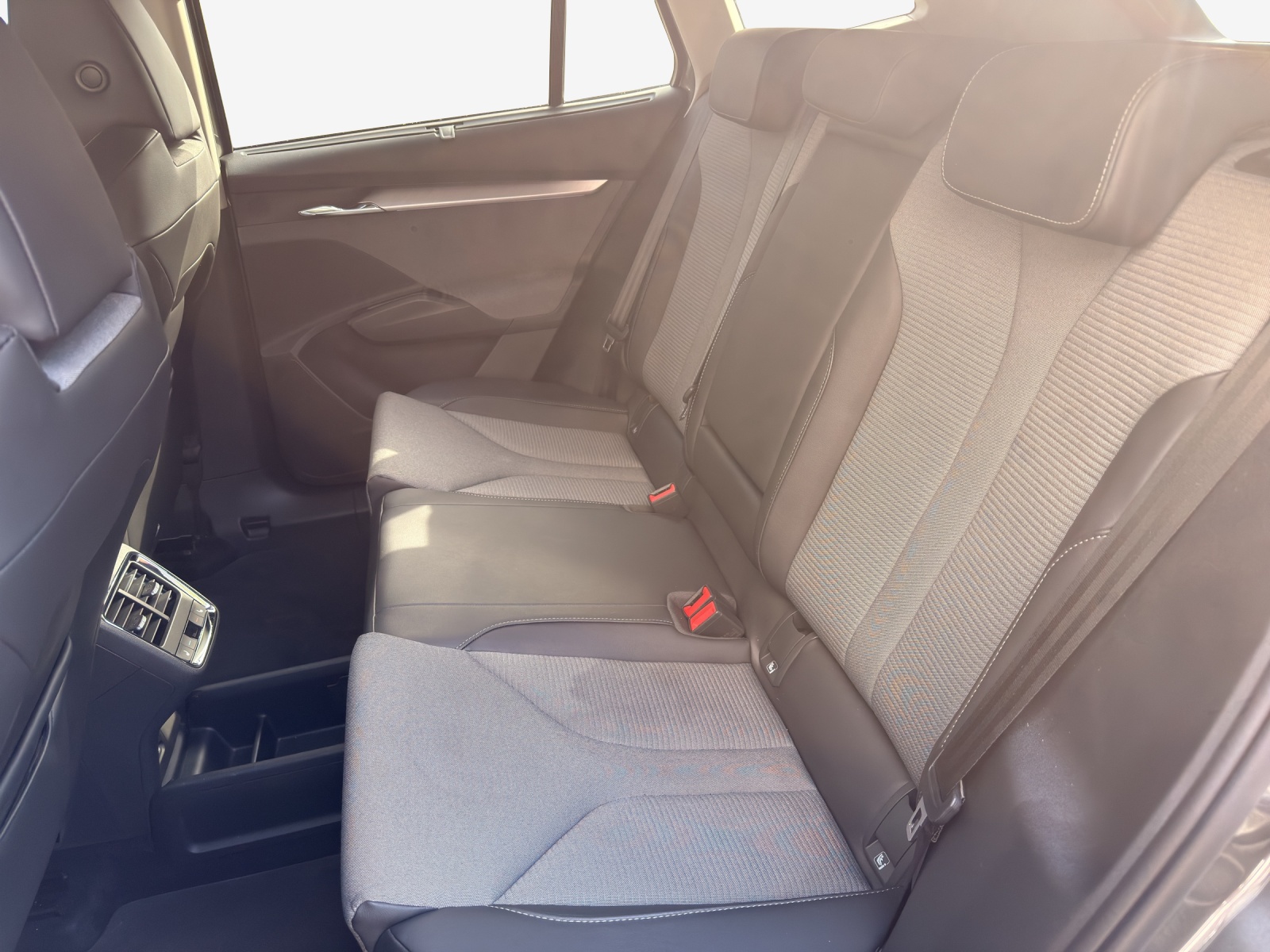 SKODA Enyaq iV 80-image-12