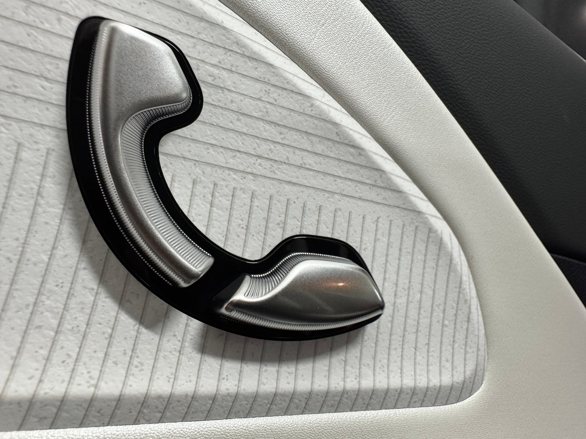 MERCEDES-BENZ GLB 220 4Matic 8G-Tronic-image-15