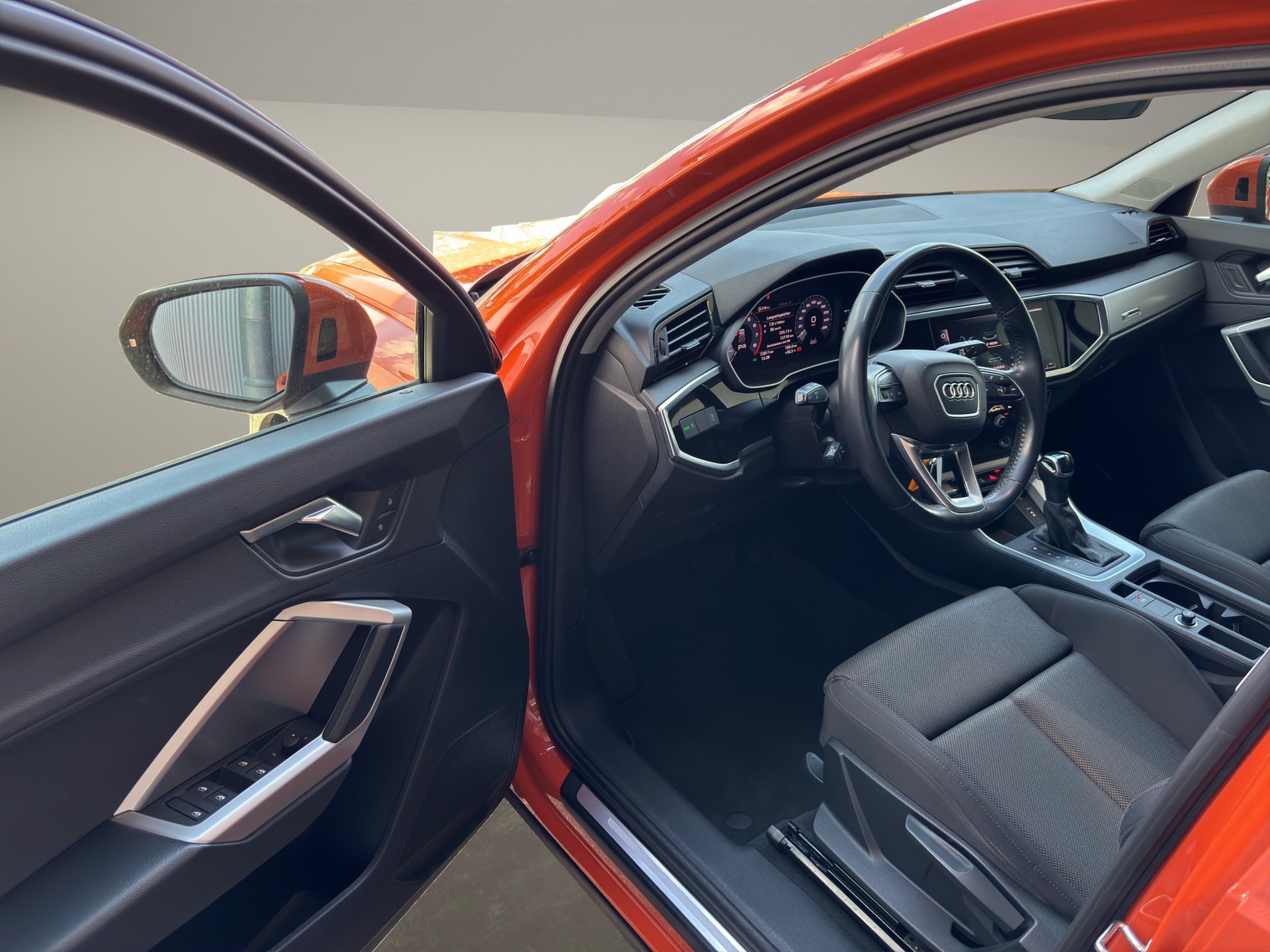 AUDI Q3 35 TFSI advanced S-tronic-image-18