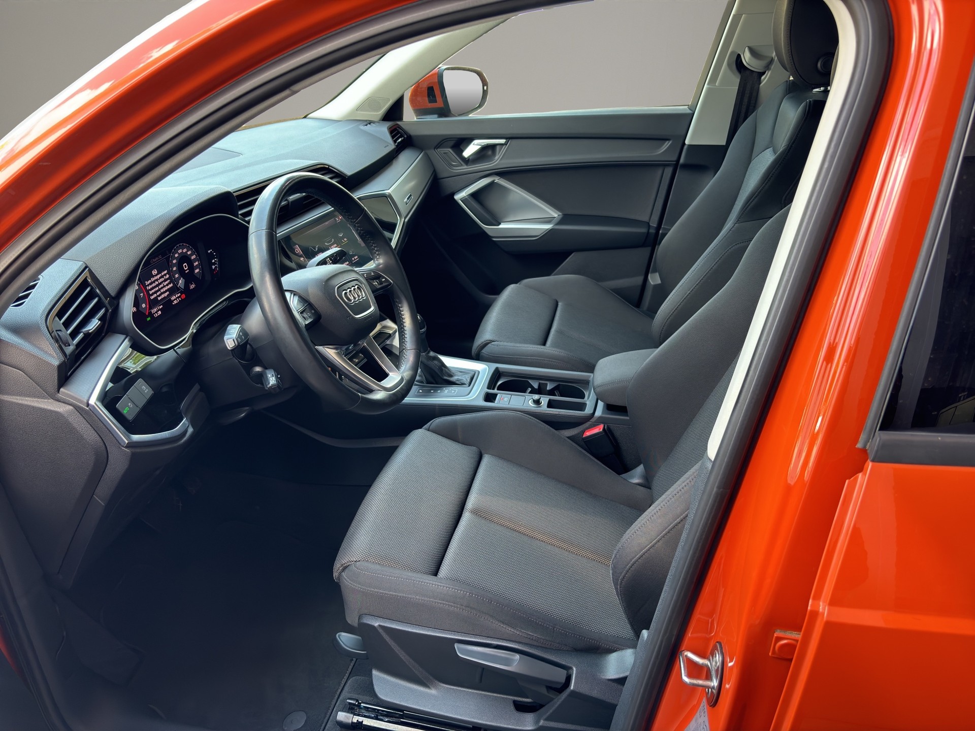AUDI Q3 35 TFSI advanced S-tronic-image-9