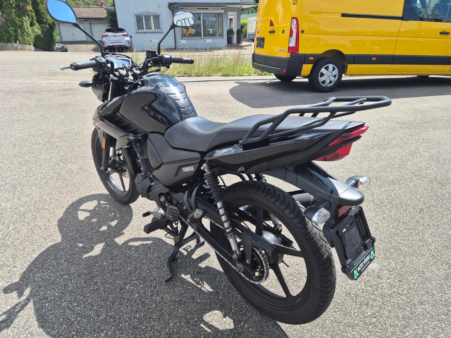 YAMAHA YS 125 UBS-showroom-element-3