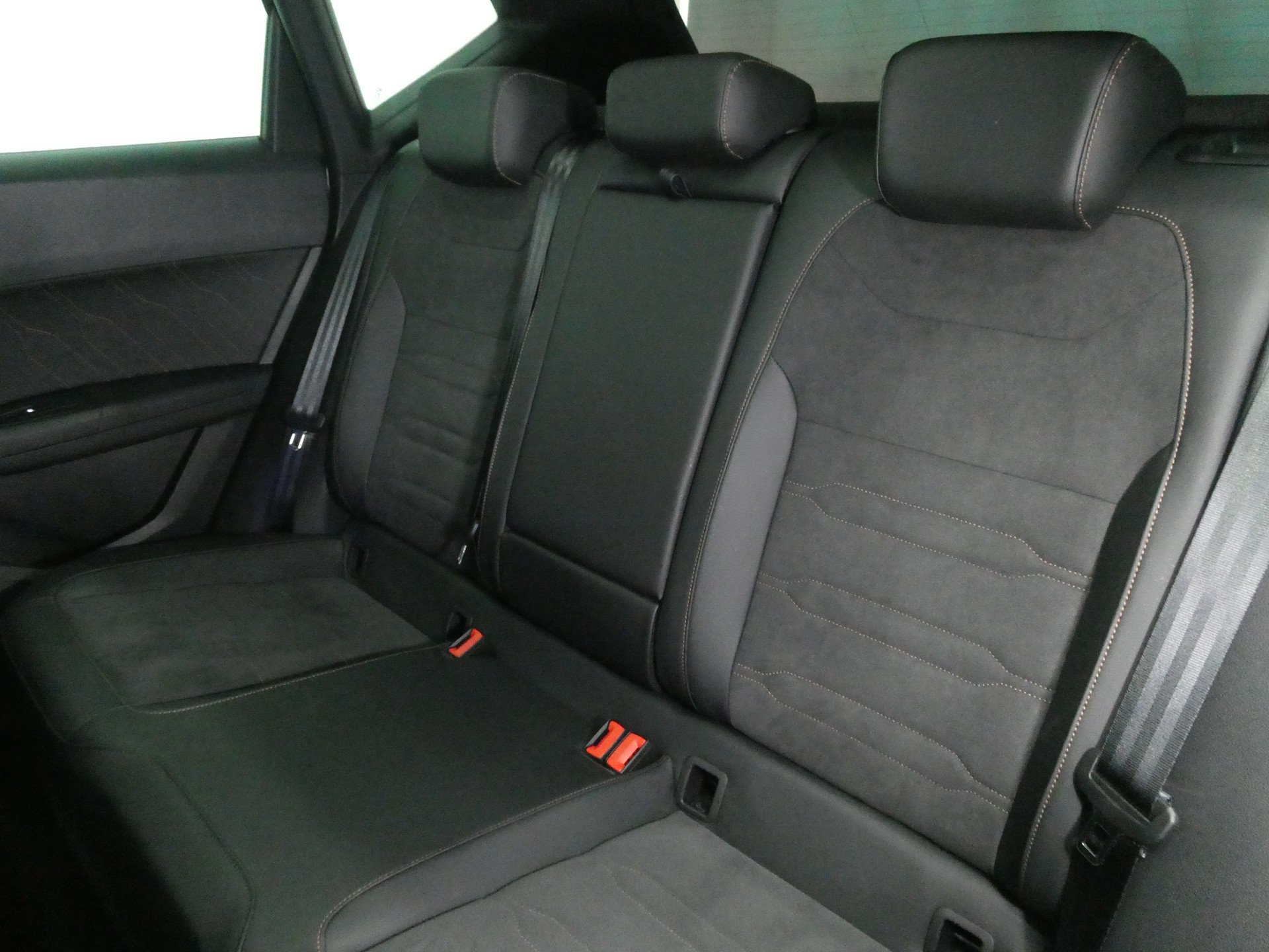 CUPRA Ateca 2.0TSI VZ 4Drive DSG - Panorama - Navi - Beats - Sportsitze - Sitzmemory - 360° Kamera - AHK - 300 PS-image-11