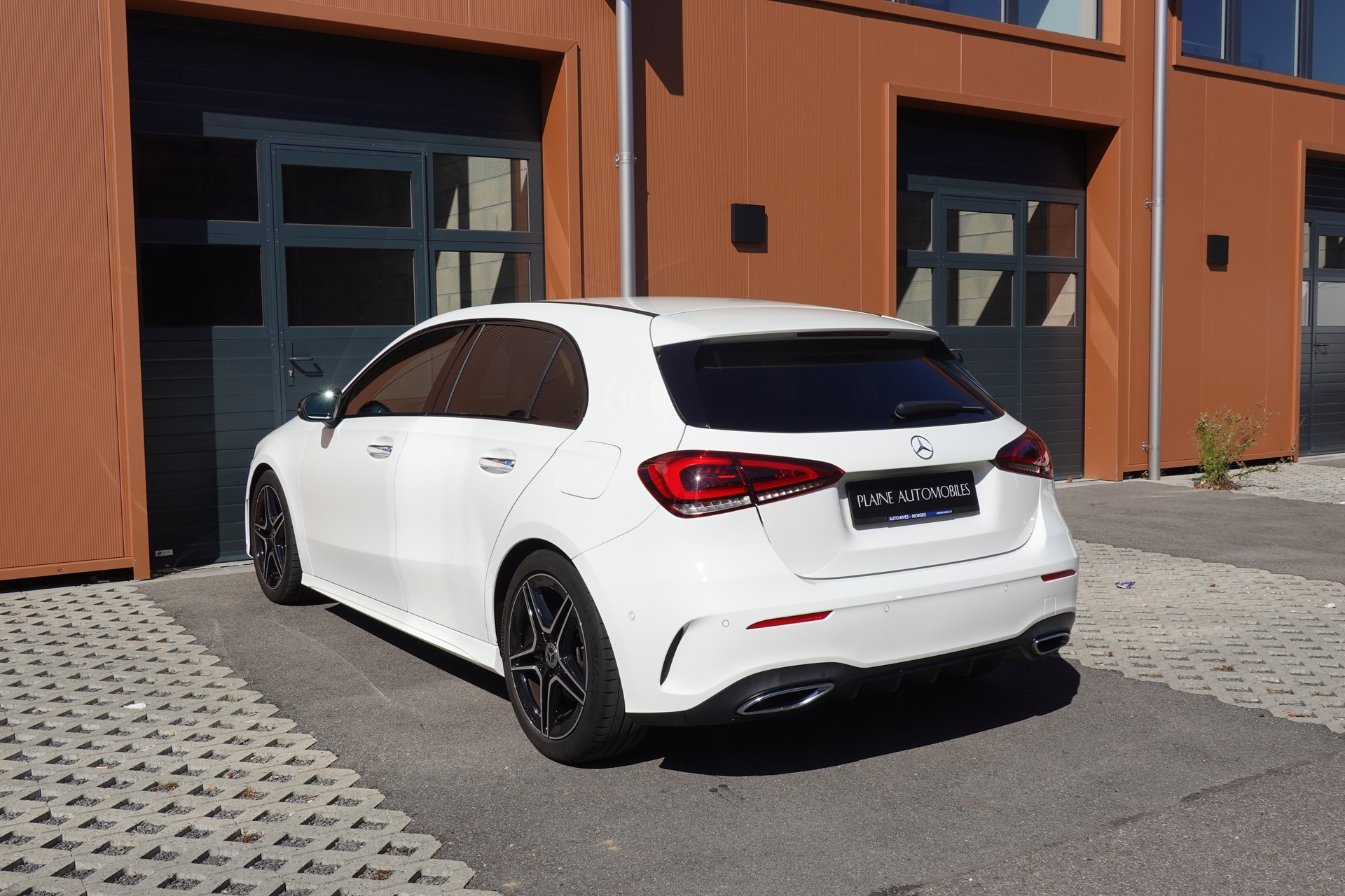 MERCEDES-BENZ A 250 AMG Line 7G-DCT "*Pack AMG Line * Caméra de Recul * Tempomat Adaptatif * Clim Auto * Sièges AMG * Aide à la Conduite *"-image-9