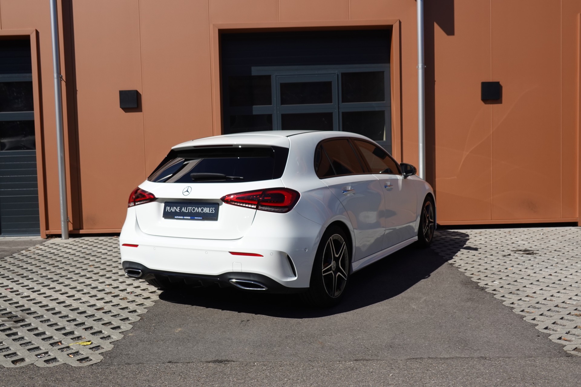 MERCEDES-BENZ A 250 AMG Line 7G-DCT "*Pack AMG Line * Caméra de Recul * Tempomat Adaptatif * Clim Auto * Sièges AMG * Aide à la Conduite *"-image-7