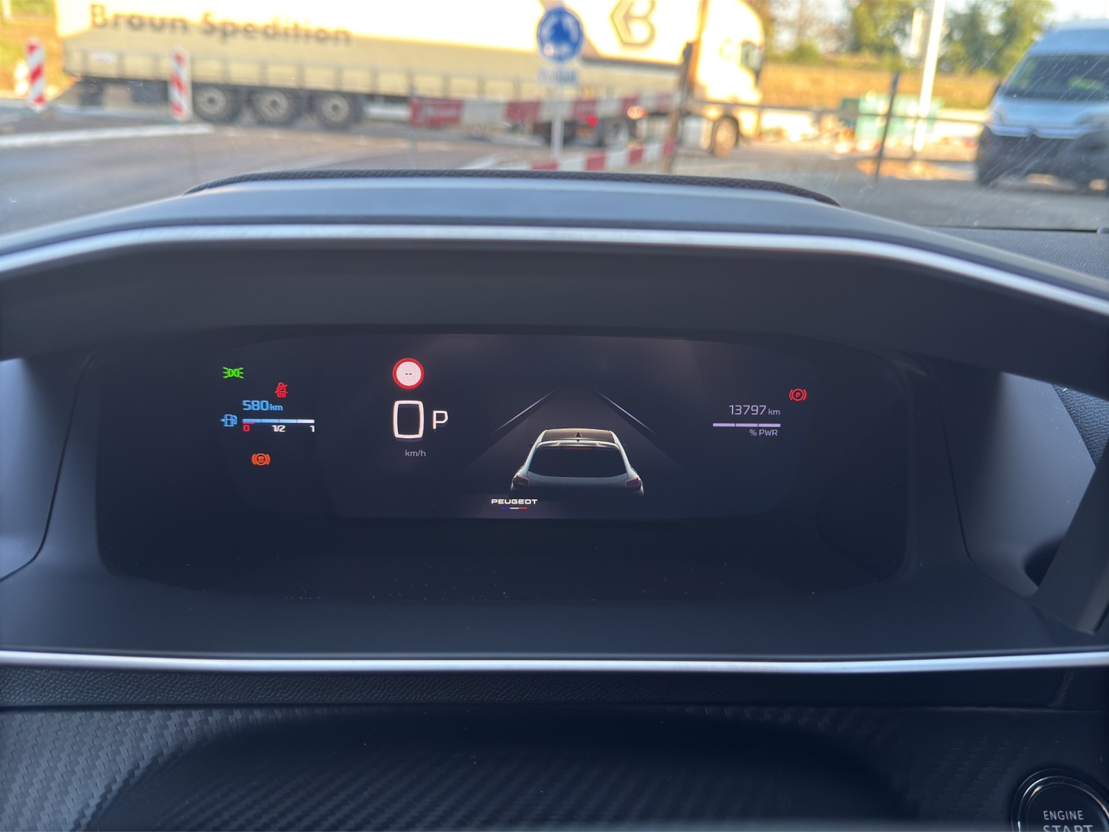 PEUGEOT 208 1.2 Hybrid GT-image-5