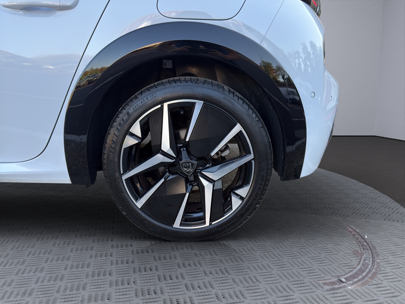 PEUGEOT 208 1.2 Hybrid GT-image-11
