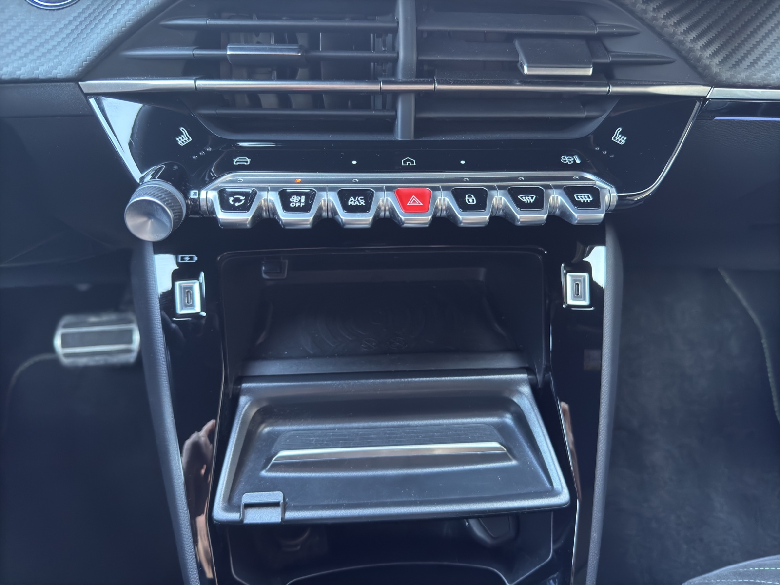 PEUGEOT 208 1.2 Hybrid GT-image-14