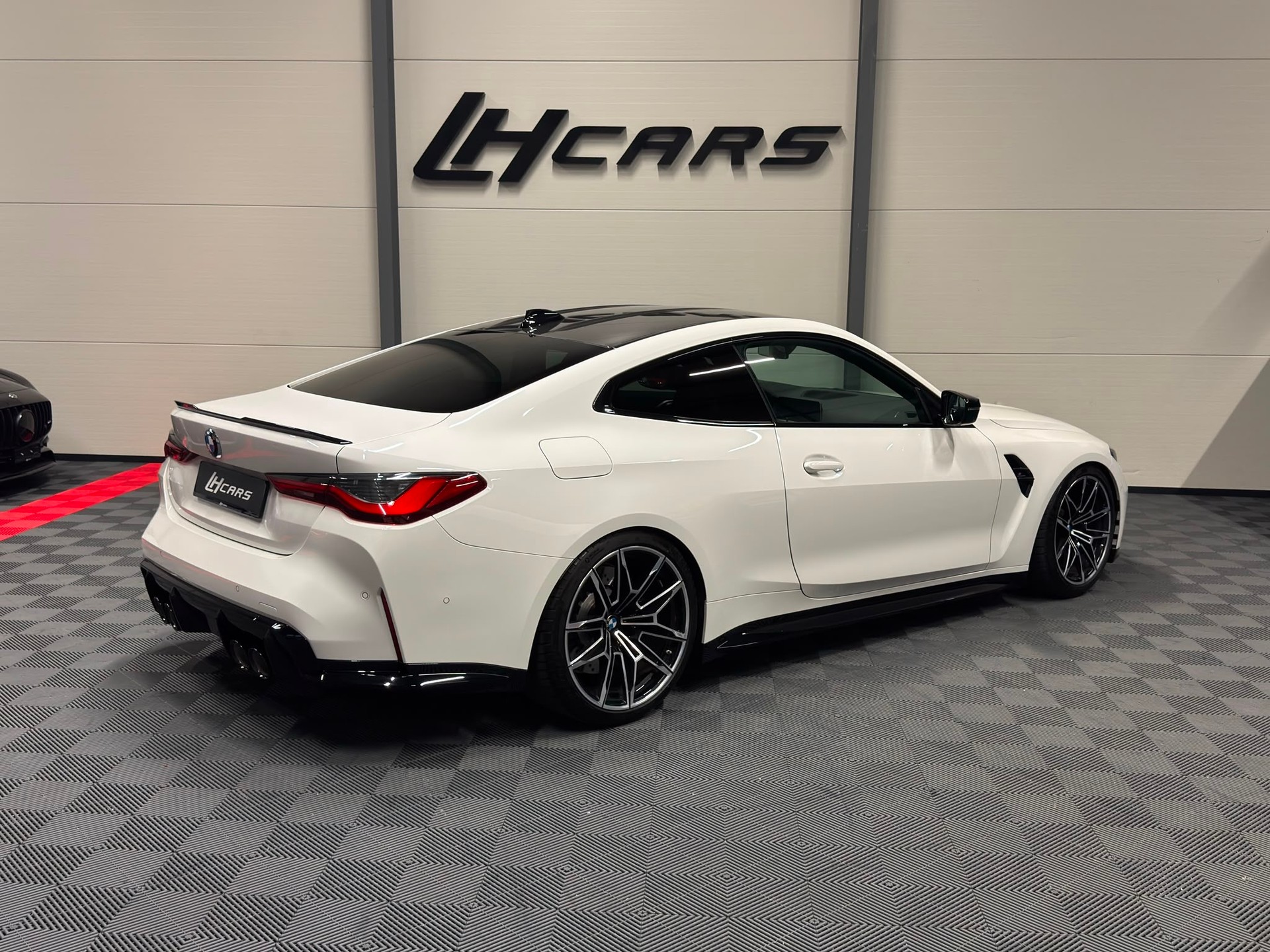BMW M4 Competition Coupé-image-3