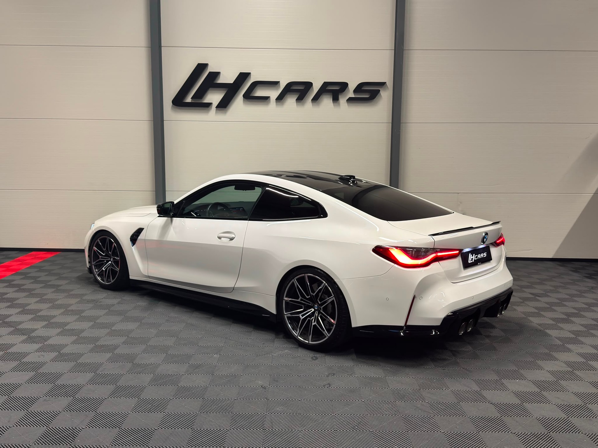 BMW M4 Competition Coupé-image-2