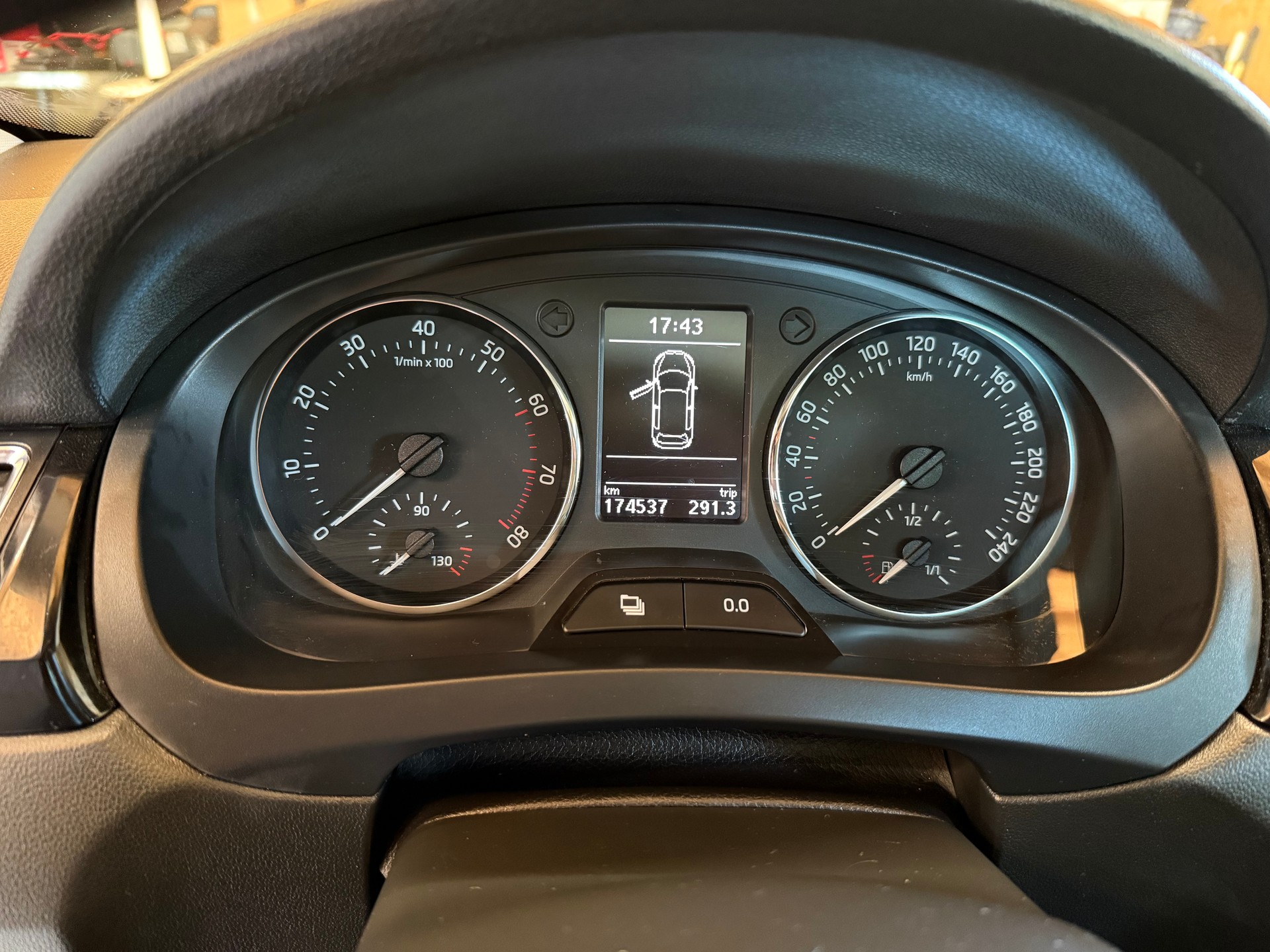 SKODA Rapid Spaceback 1.2 TSI Elegance-image-10