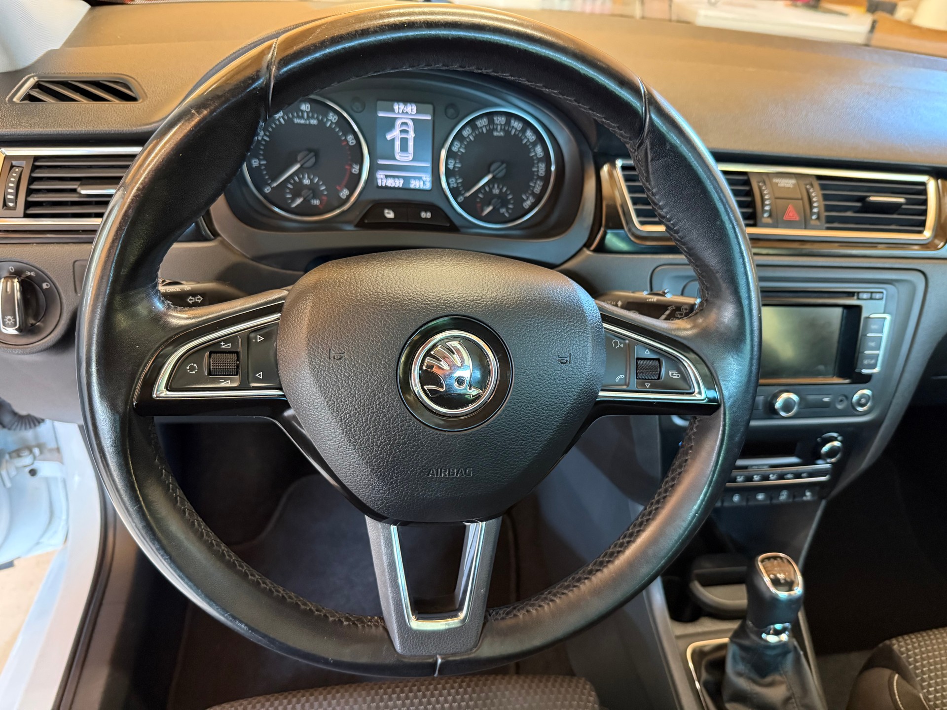 SKODA Rapid Spaceback 1.2 TSI Elegance-image-9