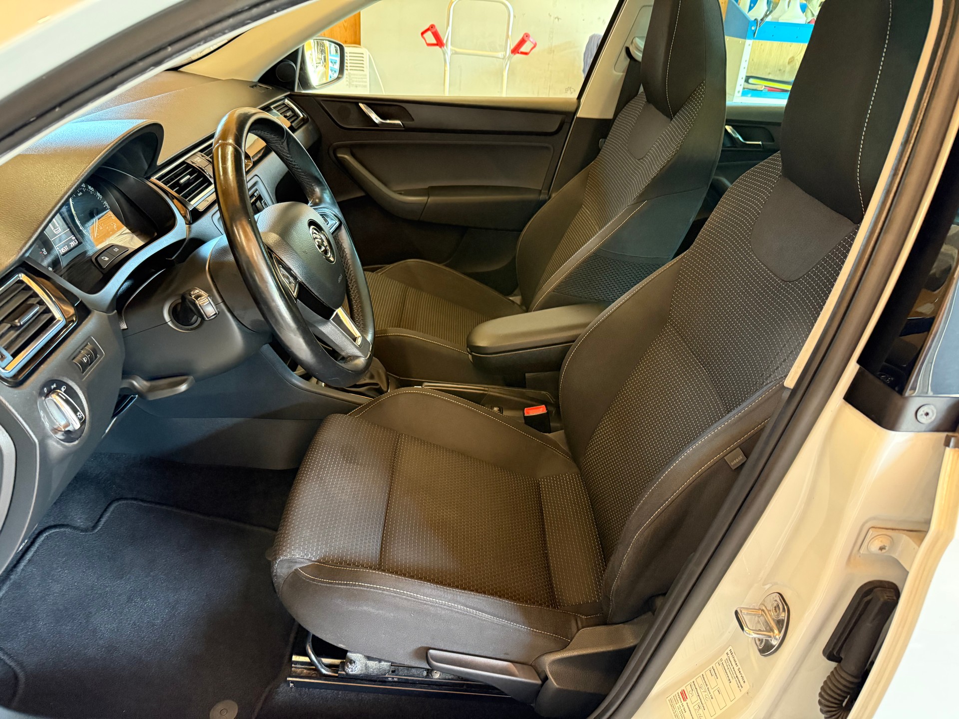 SKODA Rapid Spaceback 1.2 TSI Elegance-image-6
