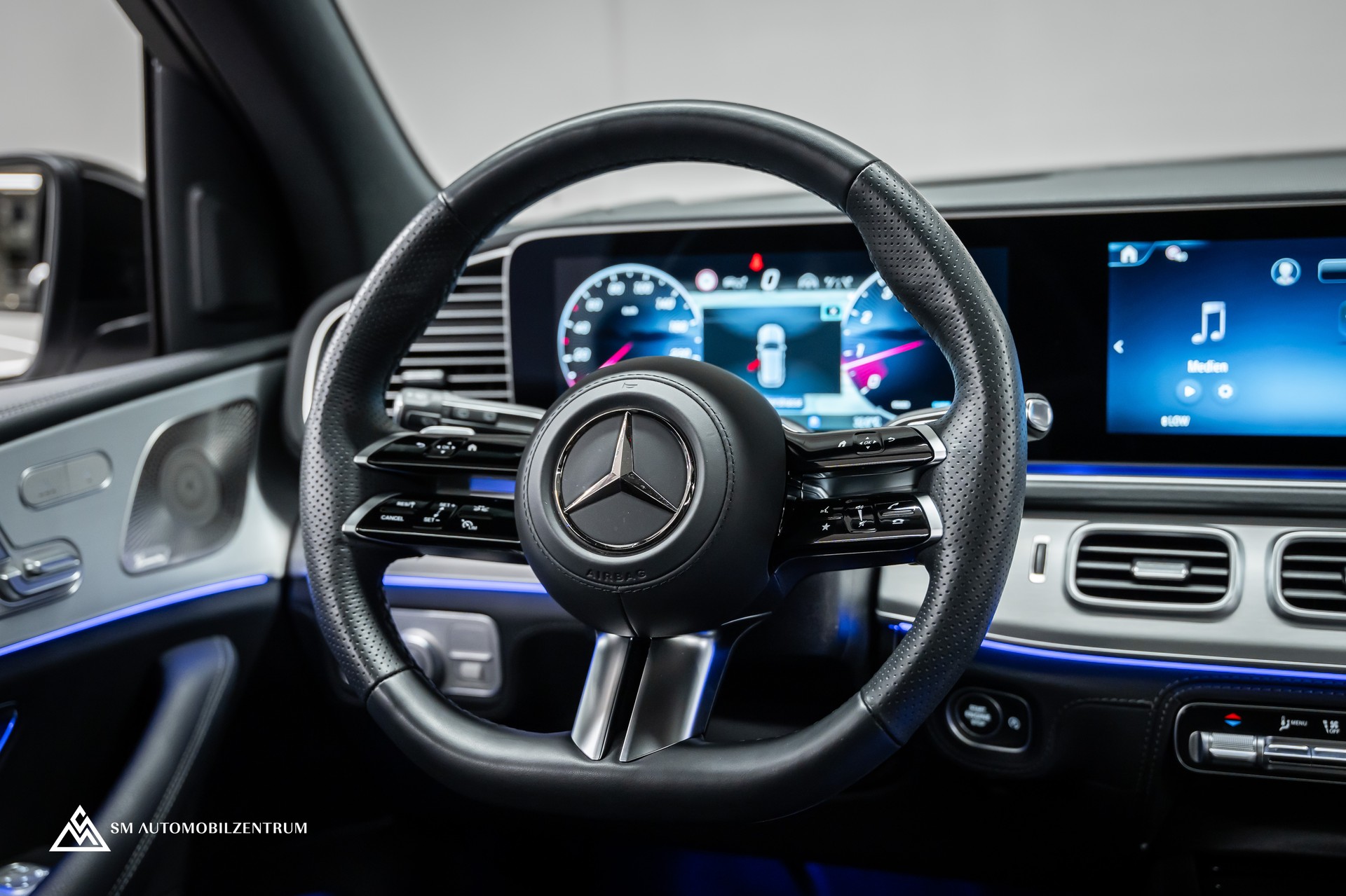 MERCEDES-BENZ GLE 450 AMG Line 4matic / Werksgarantie / Panorama / 360° / AHK / Head-Up-image-23