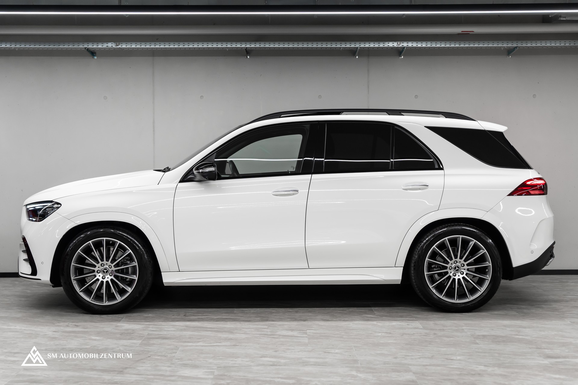 MERCEDES-BENZ GLE 450 AMG Line 4matic / Werksgarantie / Panorama / 360° / AHK / Head-Up-image-4