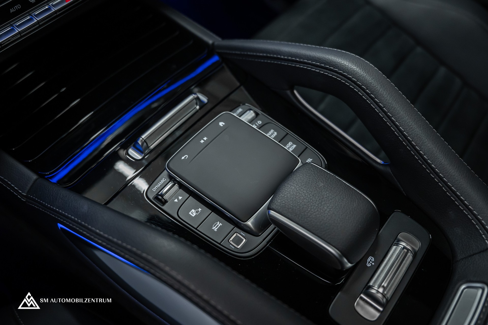 MERCEDES-BENZ GLE 450 AMG Line 4matic / Werksgarantie / Panorama / 360° / AHK / Head-Up-image-28