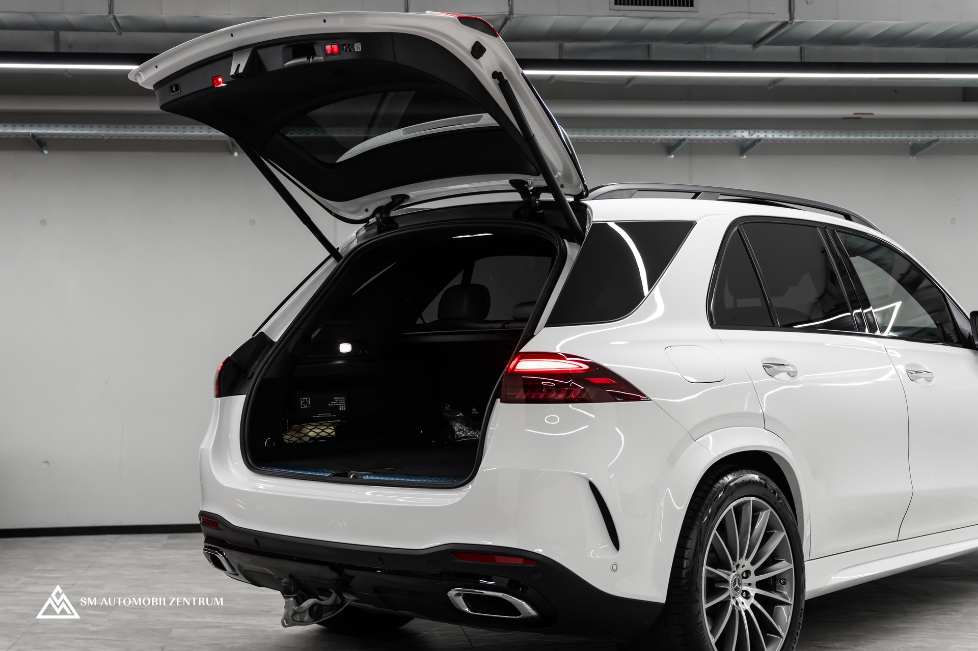 MERCEDES-BENZ GLE 450 AMG Line 4matic / Werksgarantie / Panorama / 360° / AHK / Head-Up-image-9