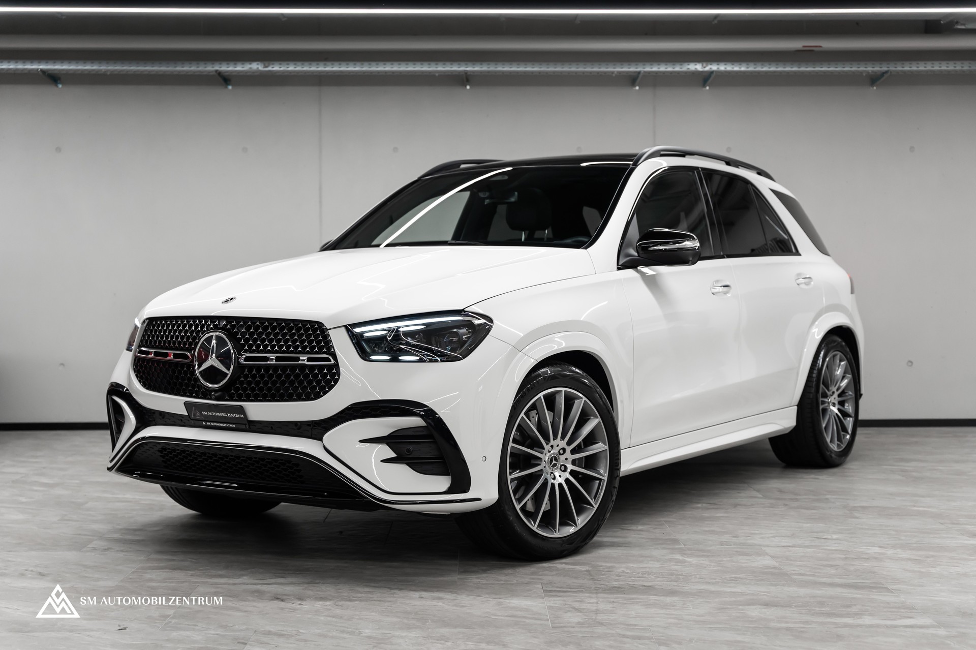 MERCEDES-BENZ GLE 450 AMG Line 4matic / Werksgarantie / Panorama / 360° / AHK / Head-Up