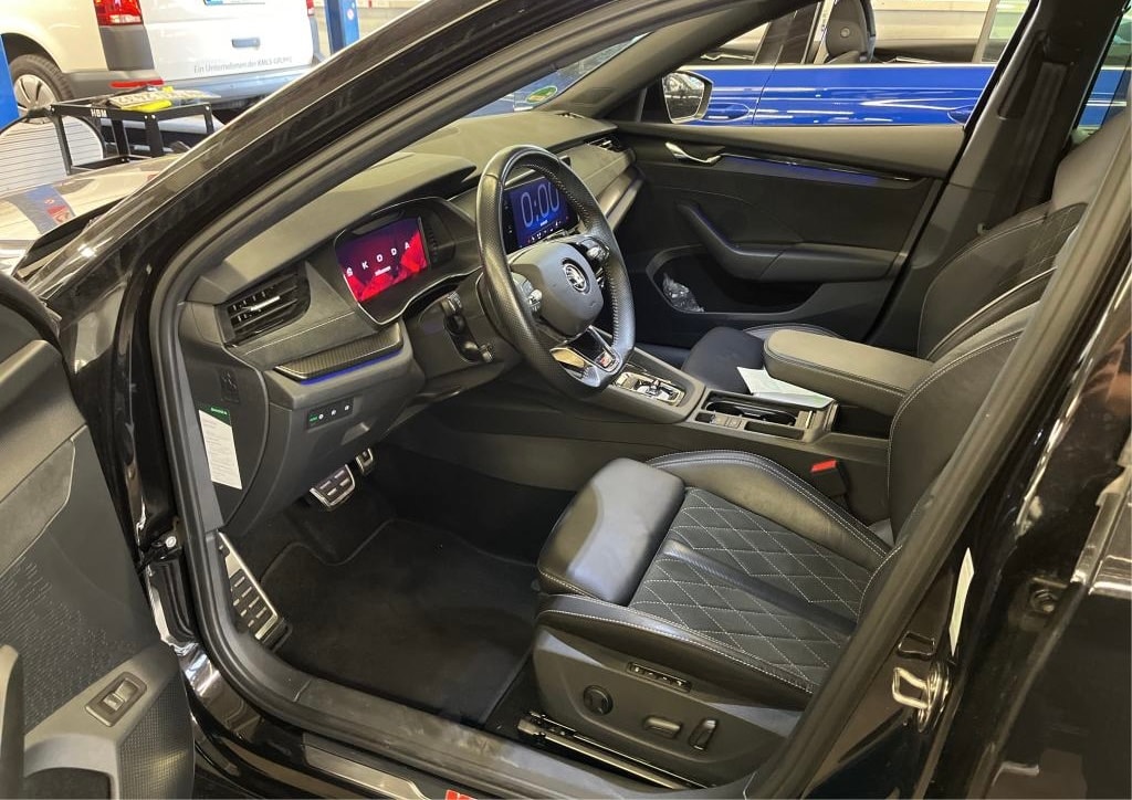 SKODA Octavia Combi 2.0 TDI DSG RS 4x4 / Bleck Series / leasing ab 299.- Monate-image-1