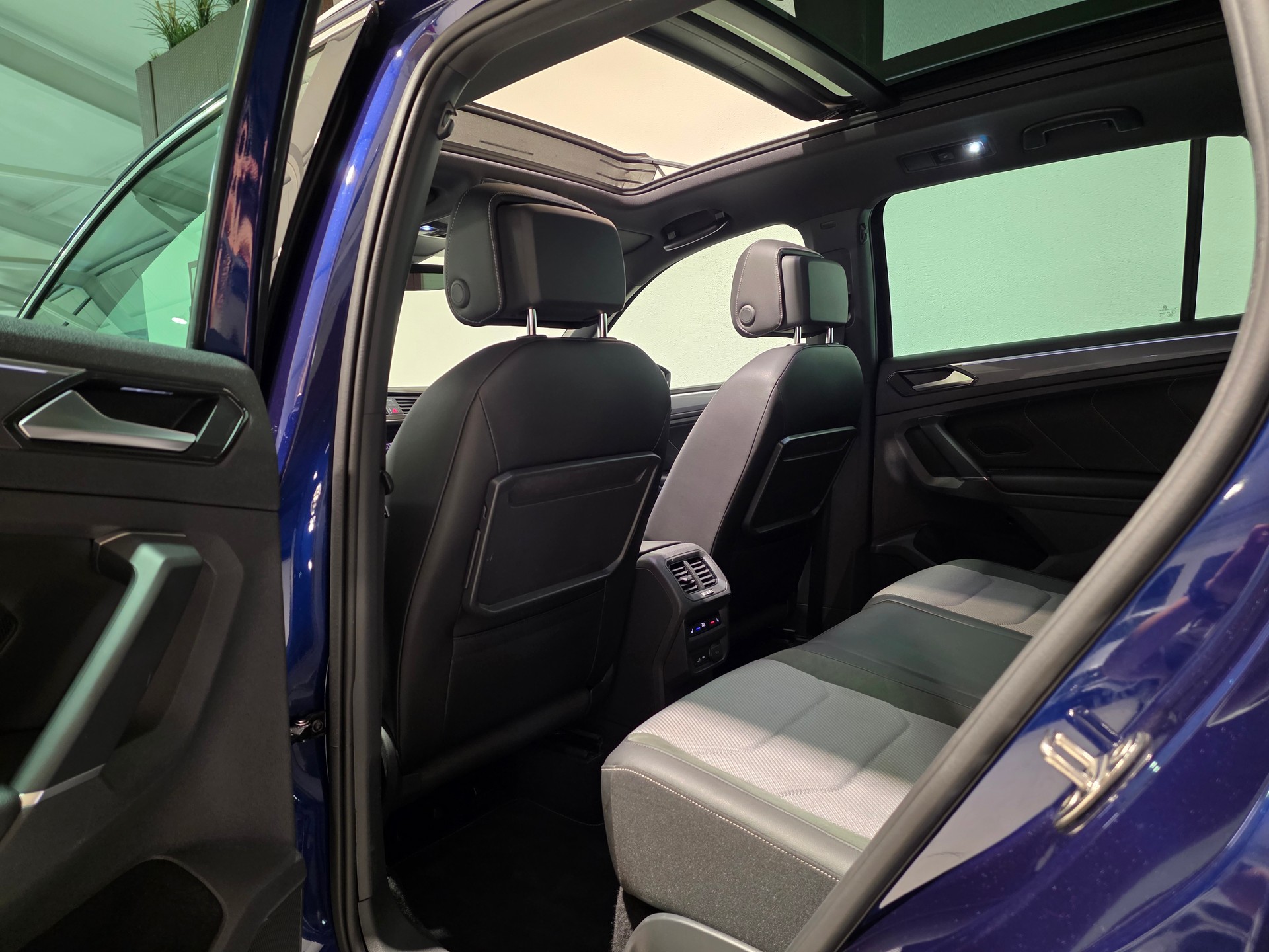 VW Tiguan 2.0TSI RLine 4Motion DSG-image-16