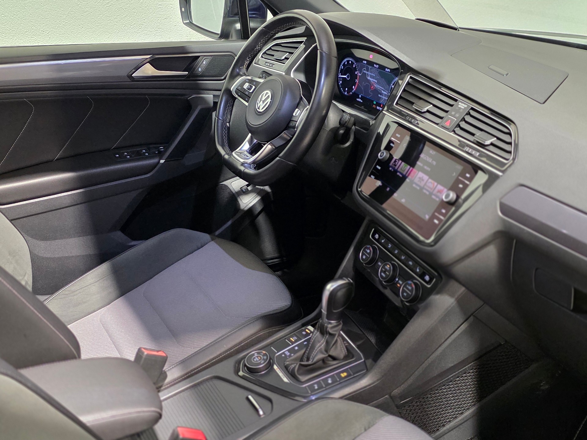 VW Tiguan 2.0TSI RLine 4Motion DSG-image-19