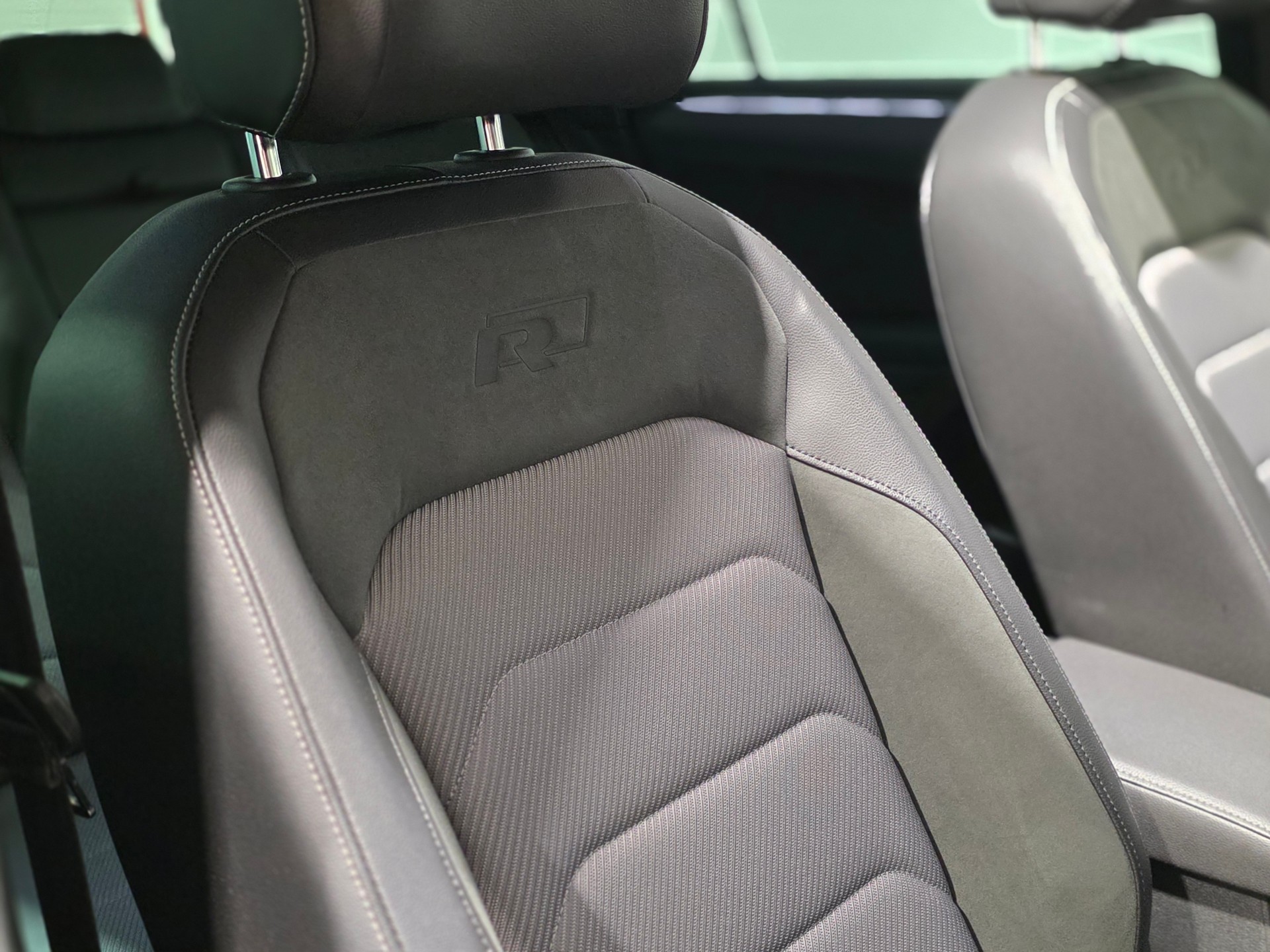 VW Tiguan 2.0TSI RLine 4Motion DSG-image-18