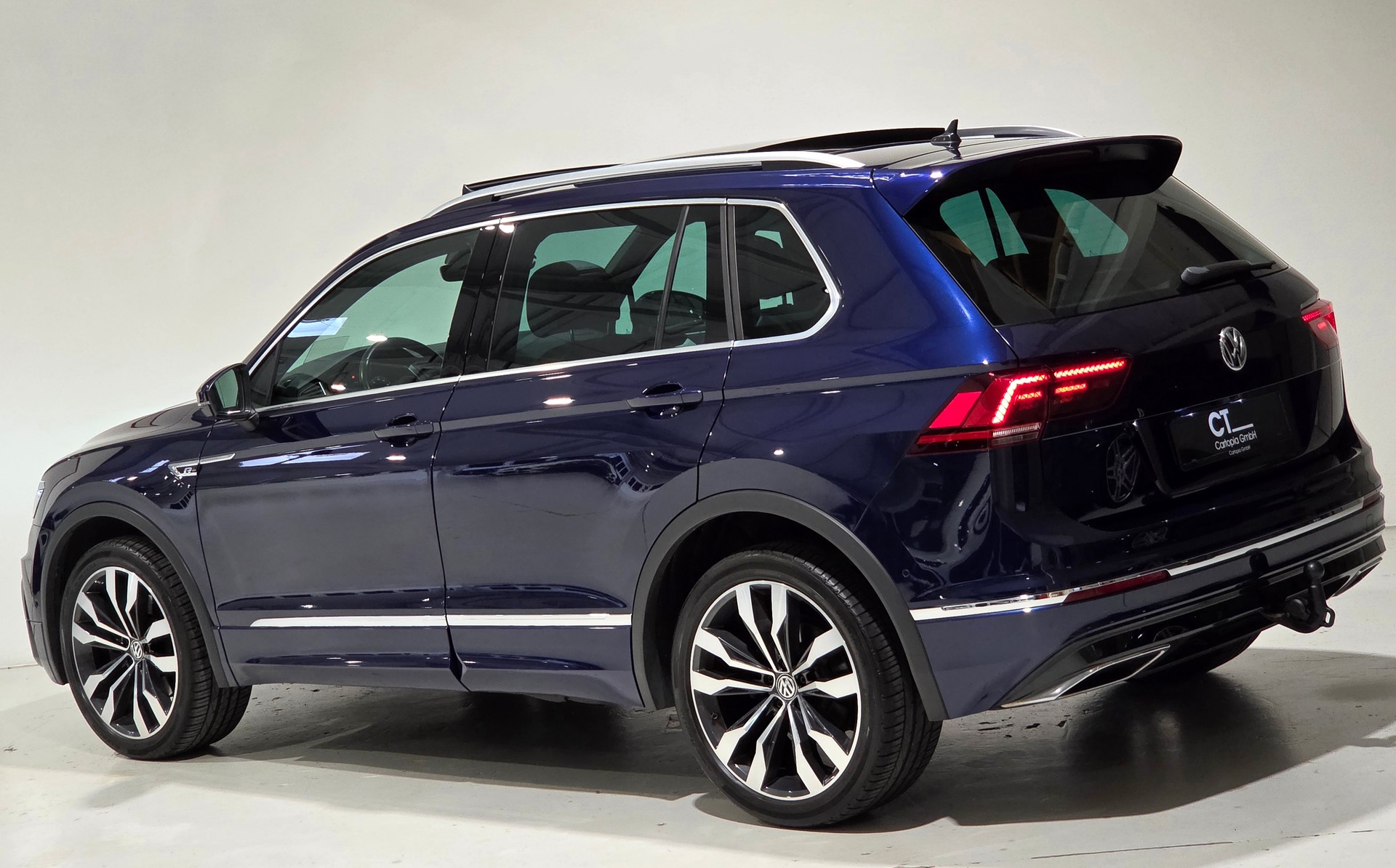 VW Tiguan 2.0TSI RLine 4Motion DSG-image-2