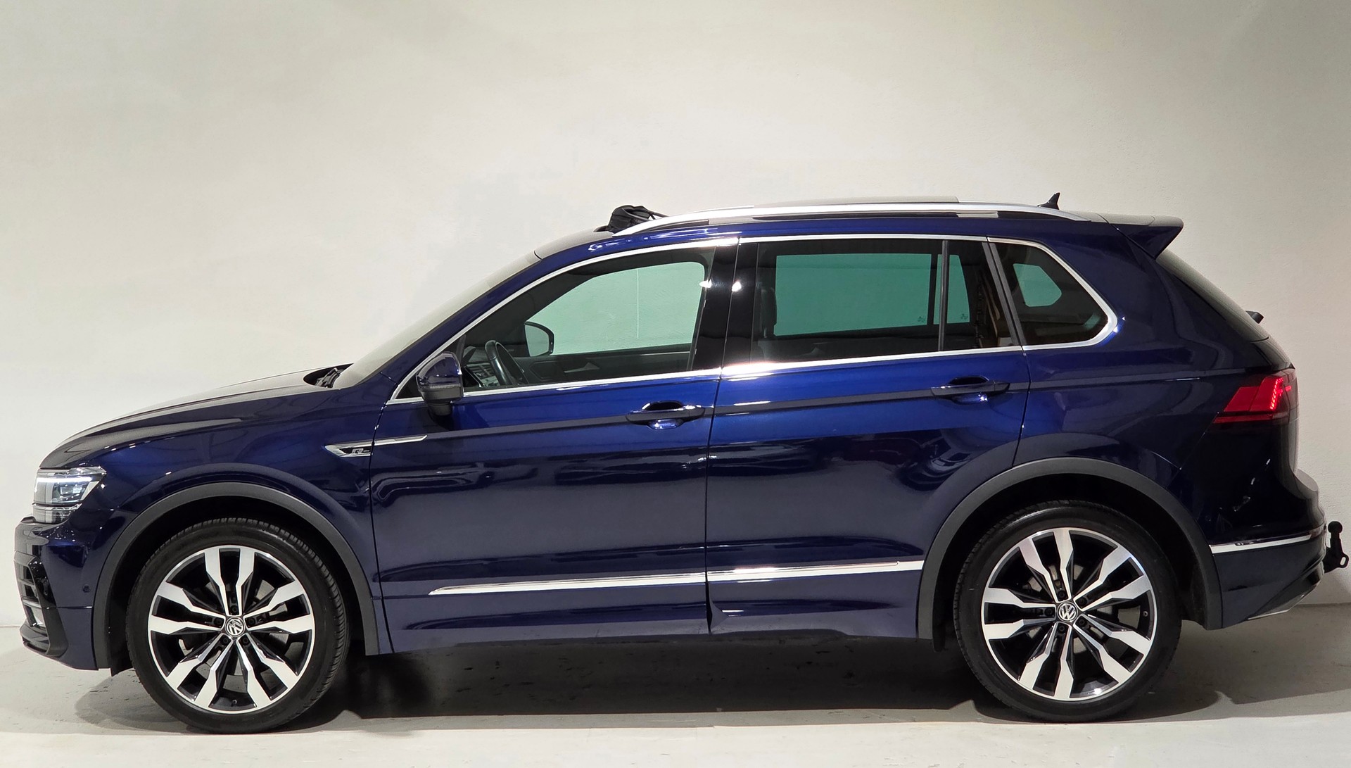 VW Tiguan 2.0TSI RLine 4Motion DSG-image-1