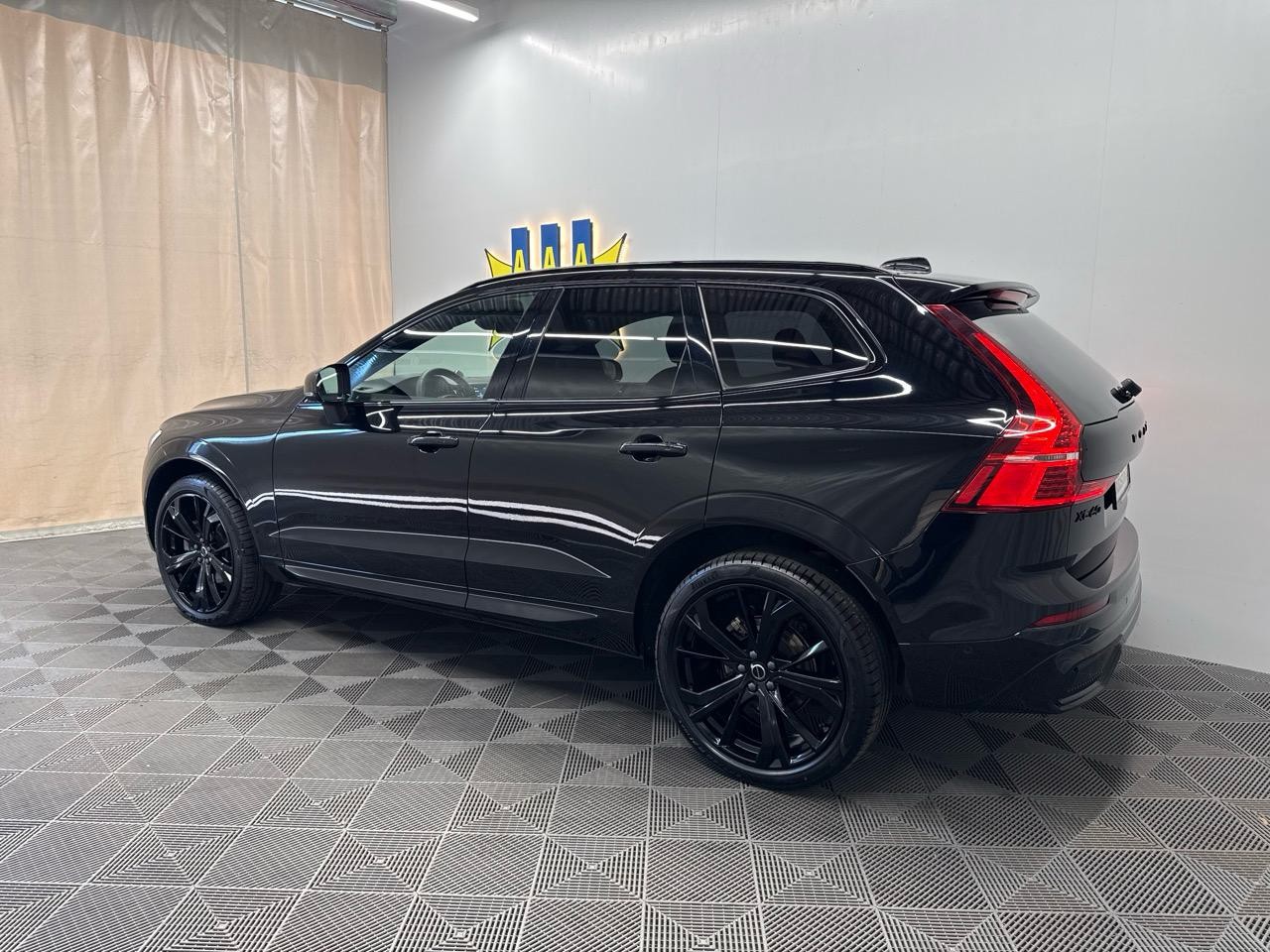 VOLVO XC60 B5 MHD AWD Black Edition Plus Geartronic-image-1
