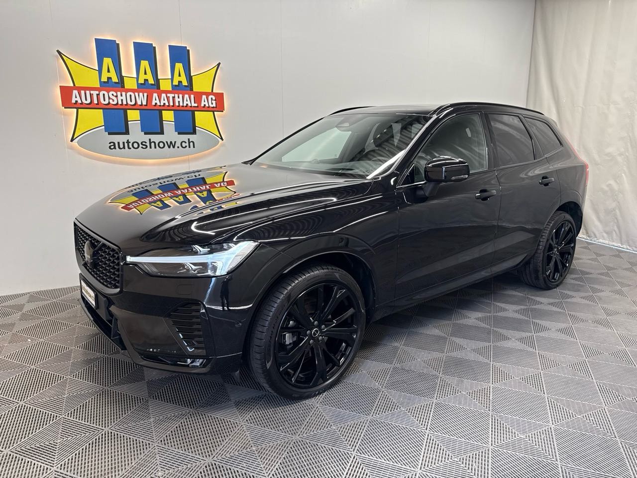 VOLVO XC60 B5 MHD AWD Black Edition Plus Geartronic-image-0