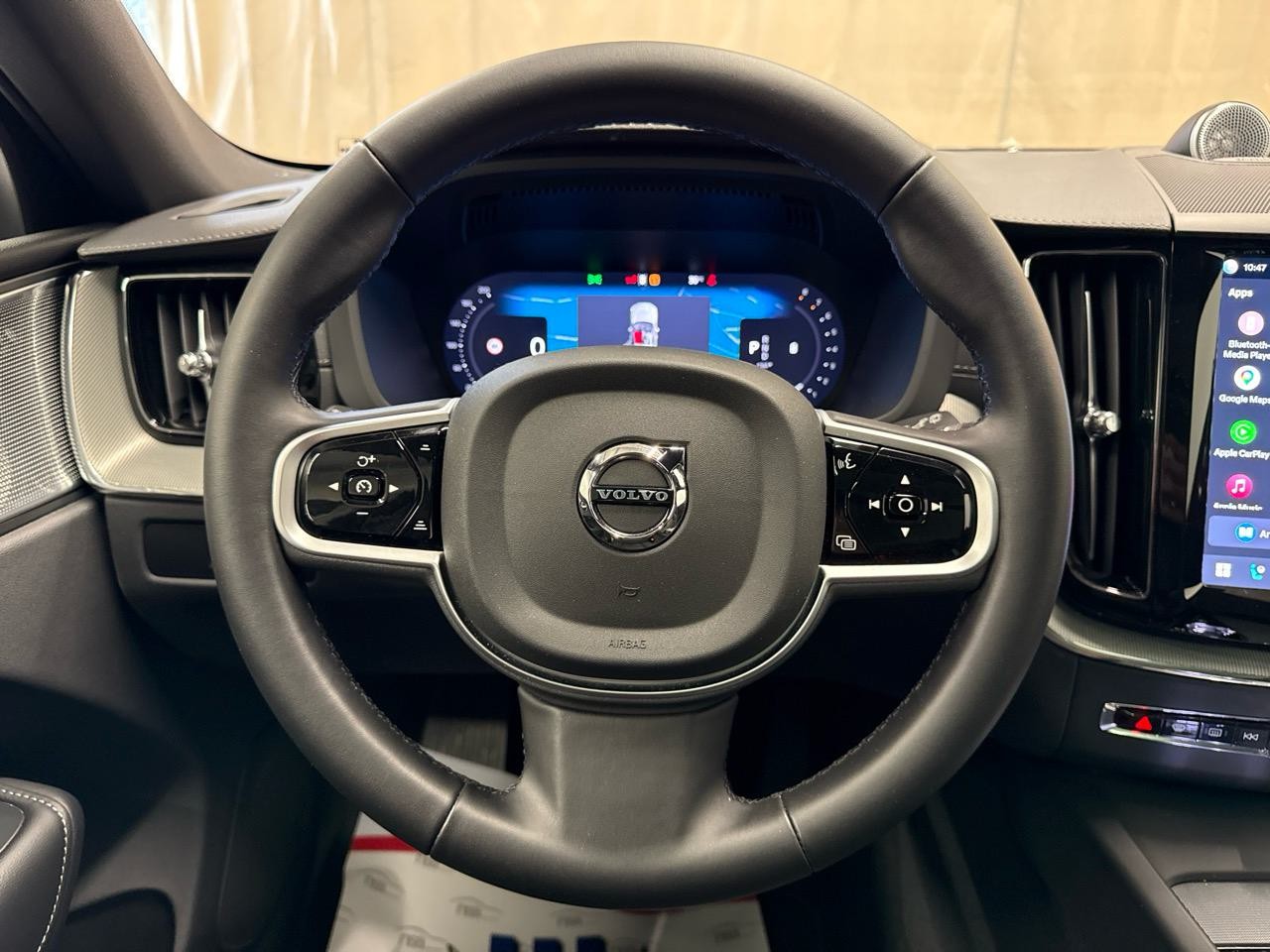 VOLVO XC60 B5 MHD AWD Black Edition Plus Geartronic-image-6