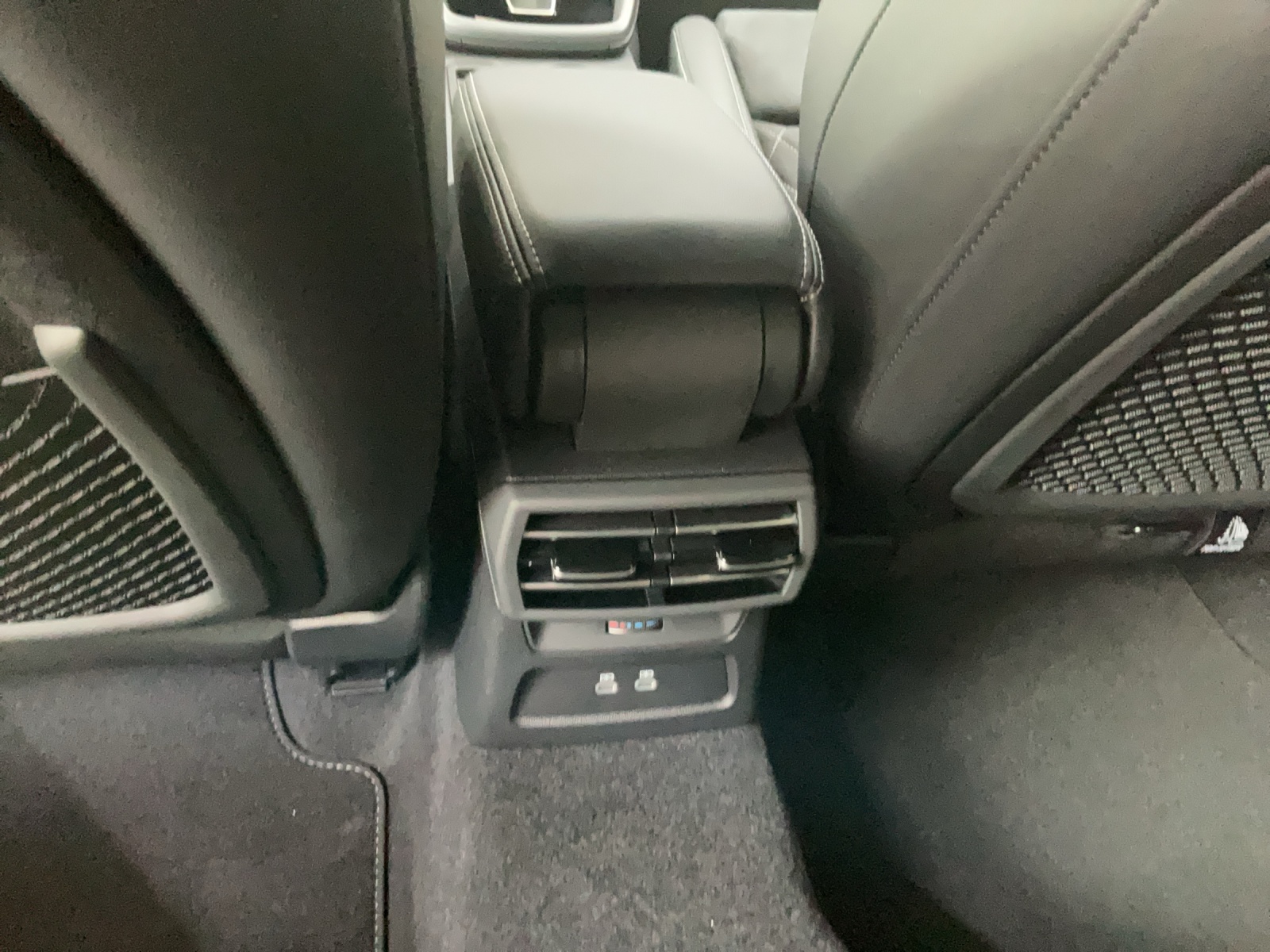 AUDI S3 Sportback TFSI quattro S-tronic-image-10
