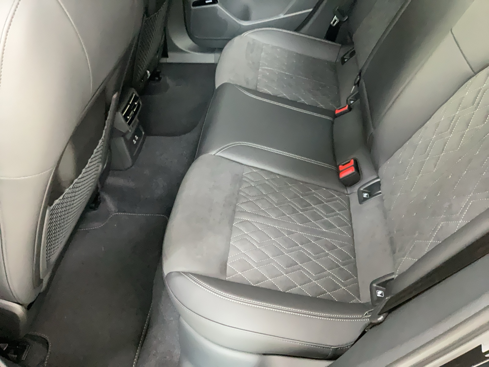 AUDI S3 Sportback TFSI quattro S-tronic-image-11