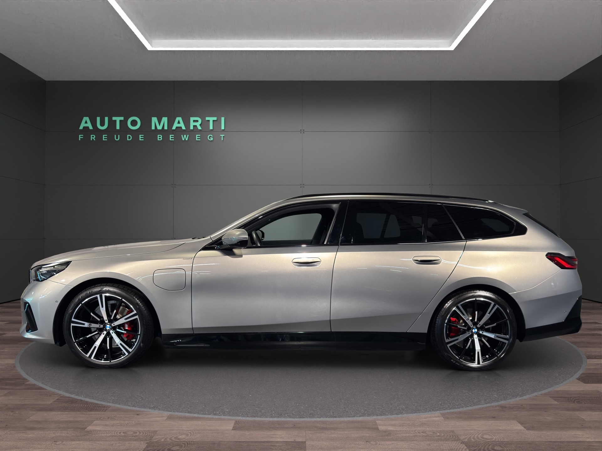BMW 530e xDrive M Sport-showroom-element-2