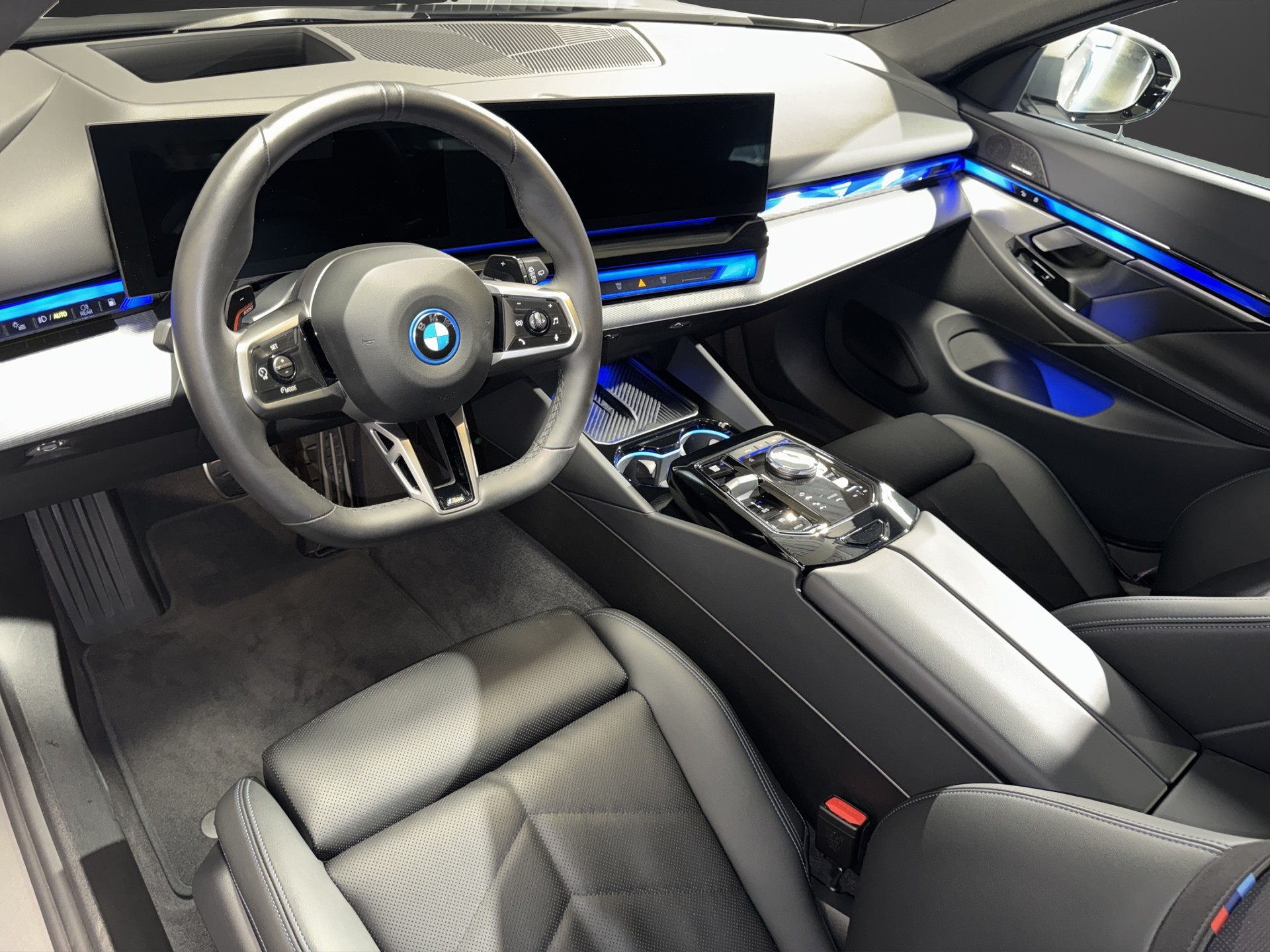 BMW 530e xDrive M Sport-image-8