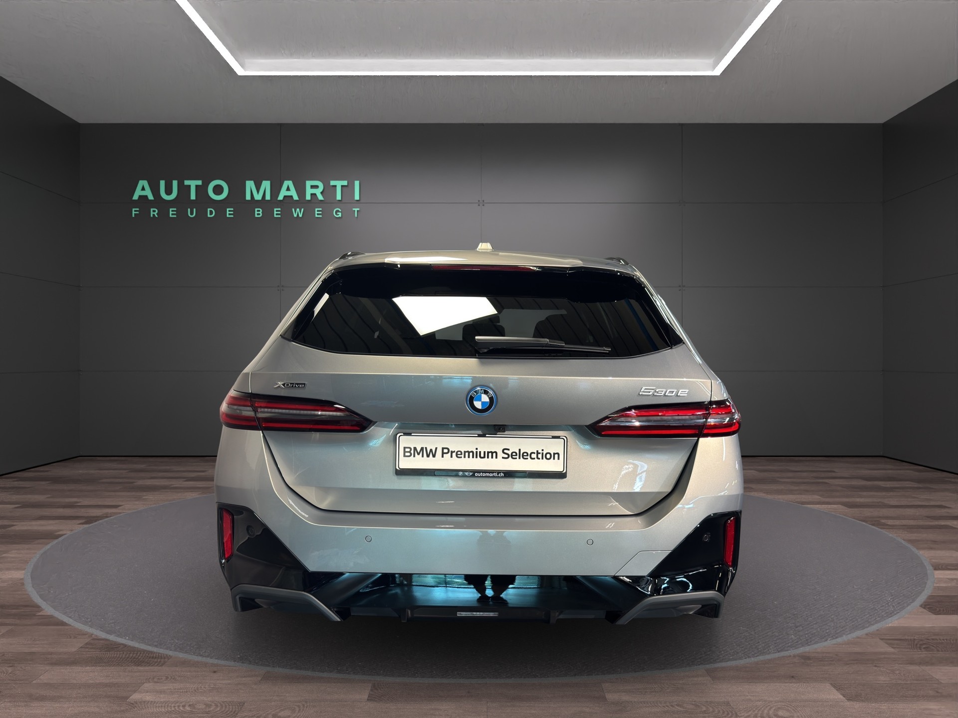 BMW 530e xDrive M Sport-showroom-element-3