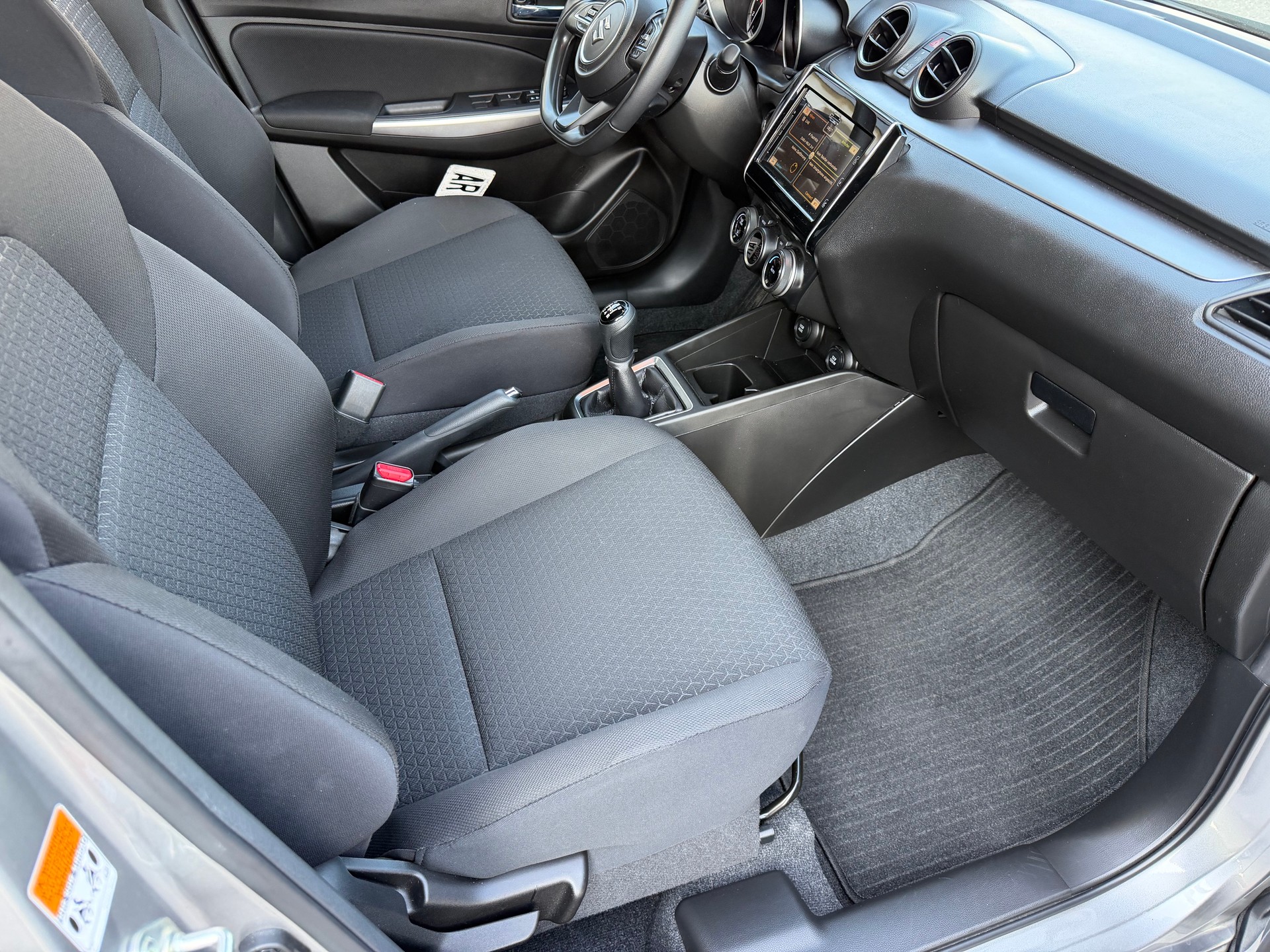 SUZUKI Swift 1.2 Compact Top 4x4 Hybrid-image-11