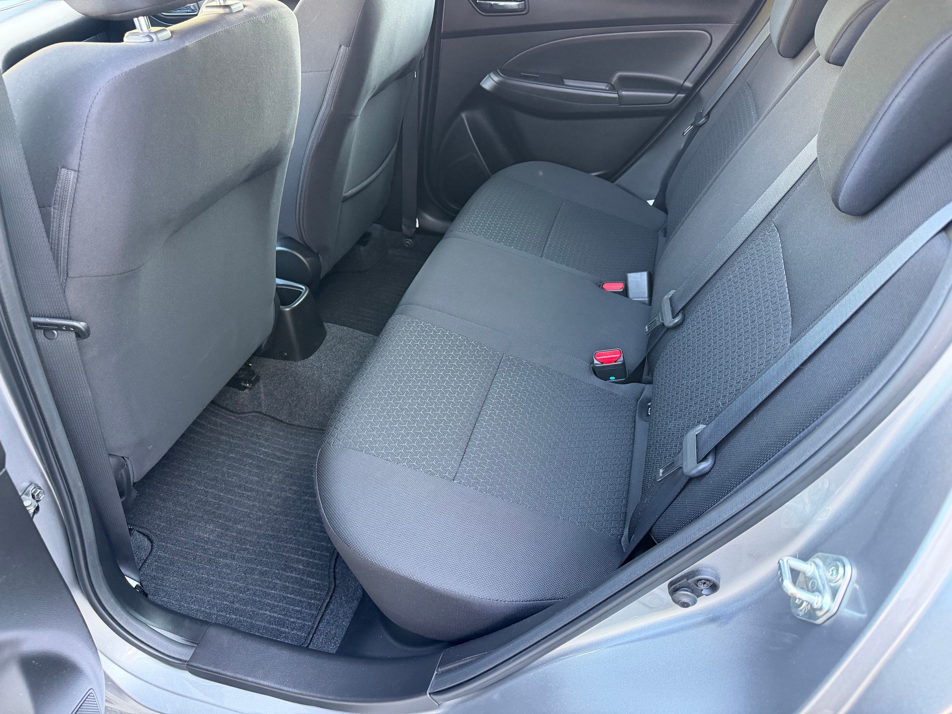 SUZUKI Swift 1.2 Compact Top 4x4 Hybrid-image-7