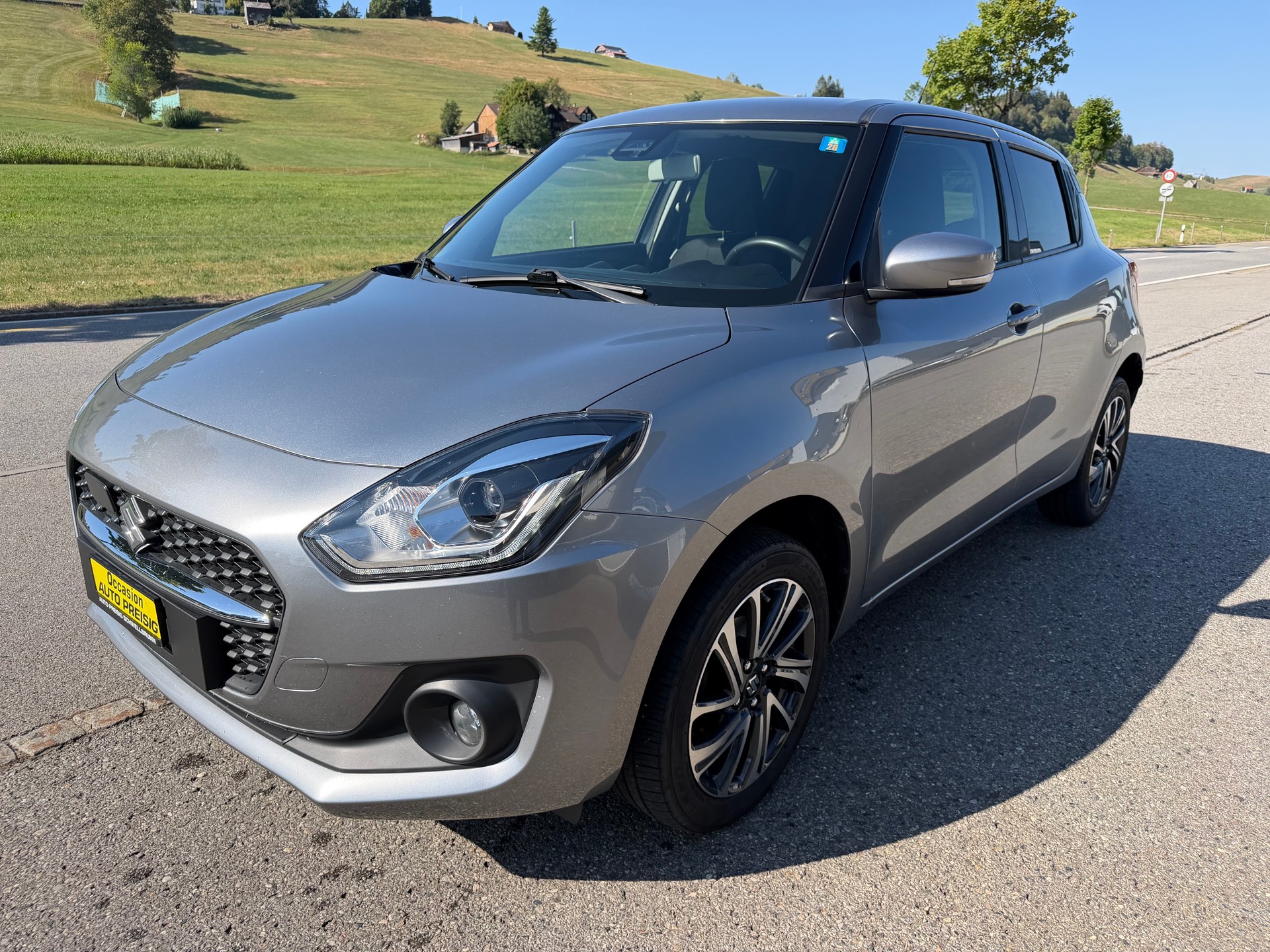 SUZUKI Swift 1.2 Compact Top 4x4 Hybrid-image-1