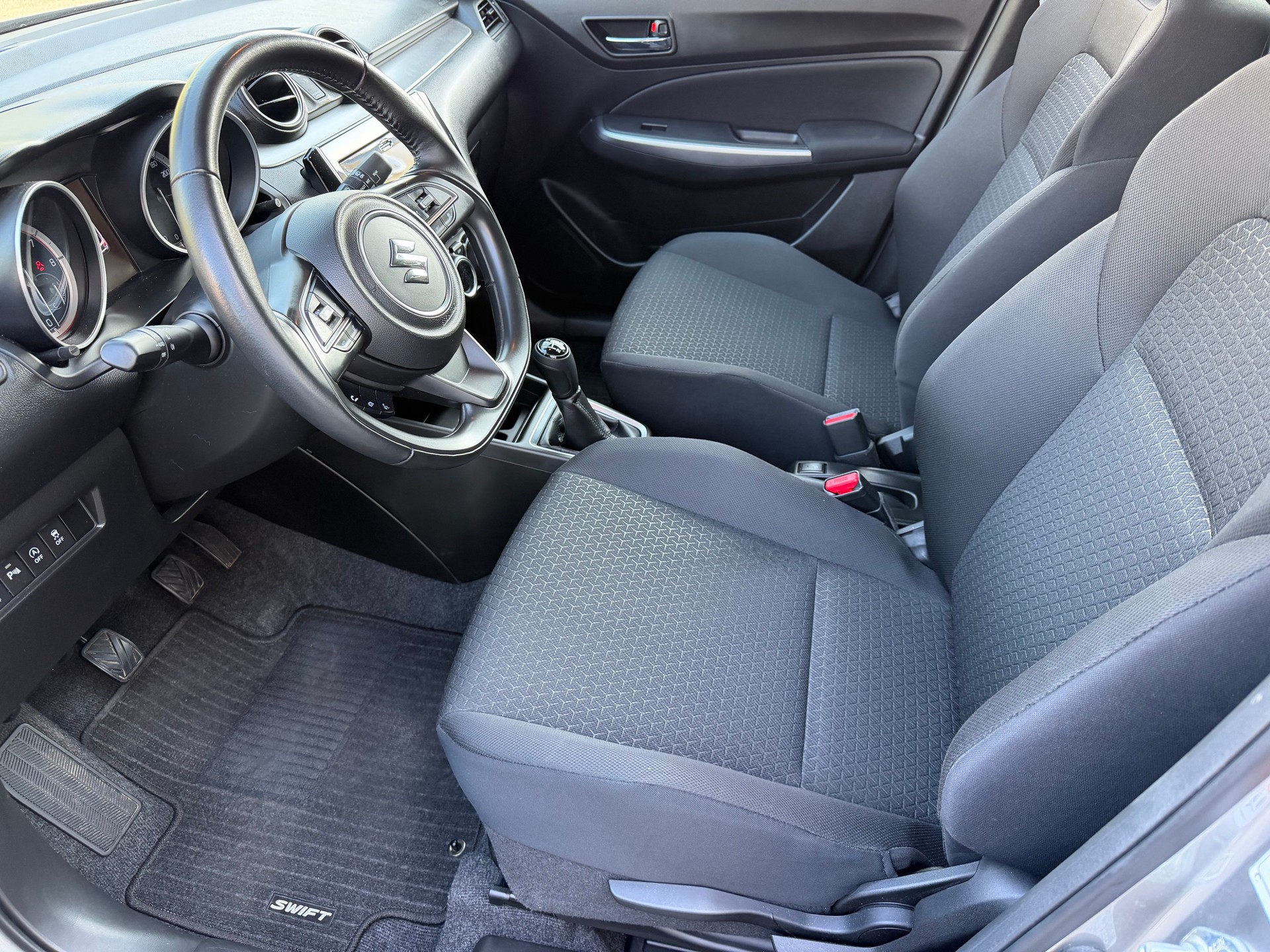 SUZUKI Swift 1.2 Compact Top 4x4 Hybrid-image-3