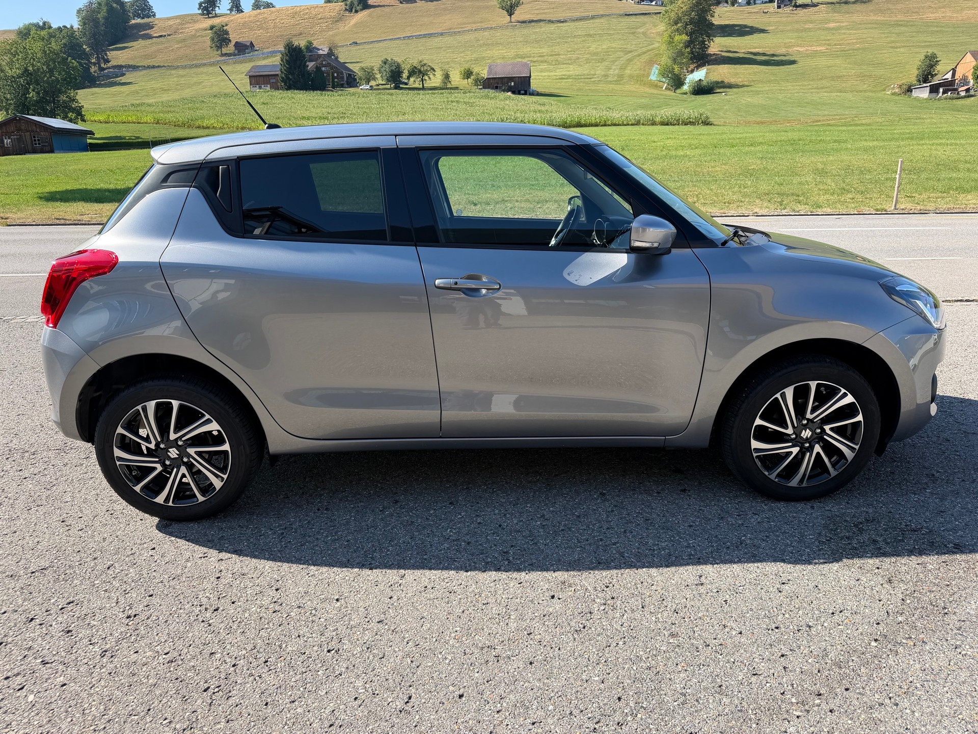 SUZUKI Swift 1.2 Compact Top 4x4 Hybrid-image-10